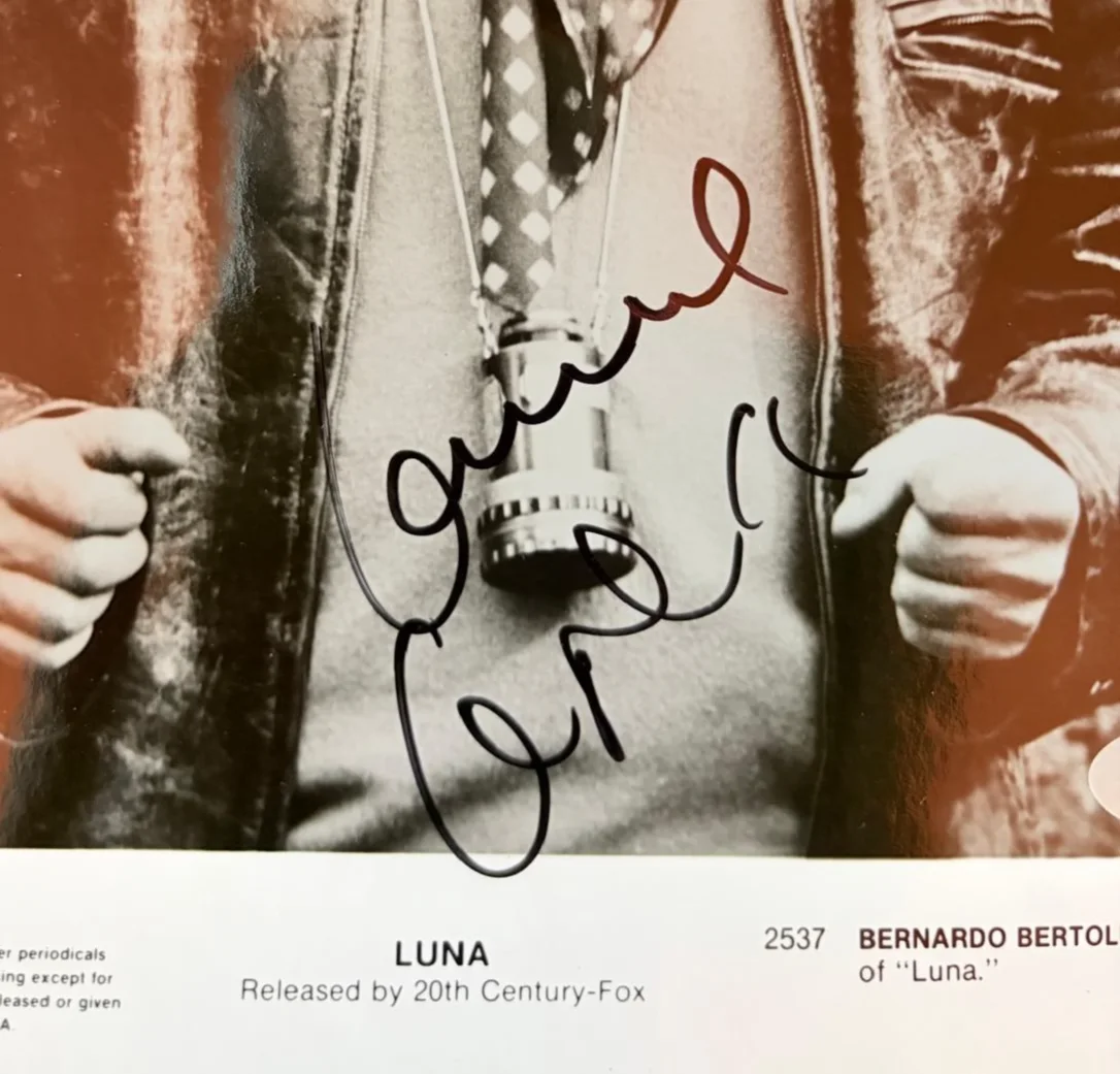Bernardo Bertolucci — BERNARDO BERTOLUCCI SIGNED AUTOGRAPHED 8X10 PHOTO CONFORMIST DIRECTOR RARE PSA, изображение 2