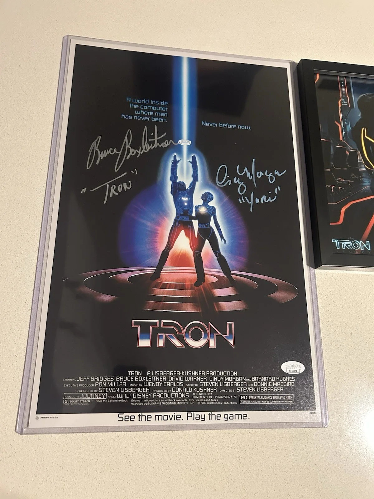 Garrett Hedlund — Tron Signed Poster Lot Of 3 Tron Legacy Uprising JSA Beckett, изображение 2