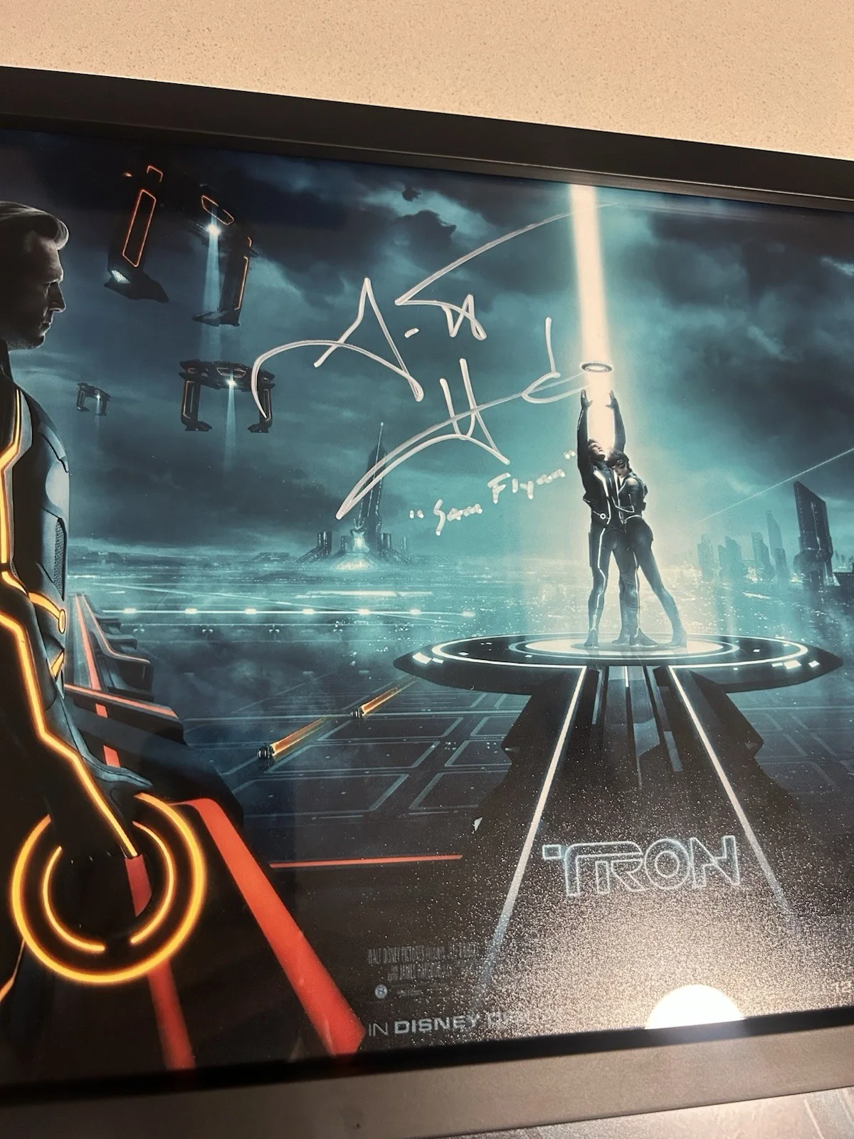 Garrett Hedlund — Tron Signed Poster Lot Of 3 Tron Legacy Uprising JSA Beckett, изображение 4