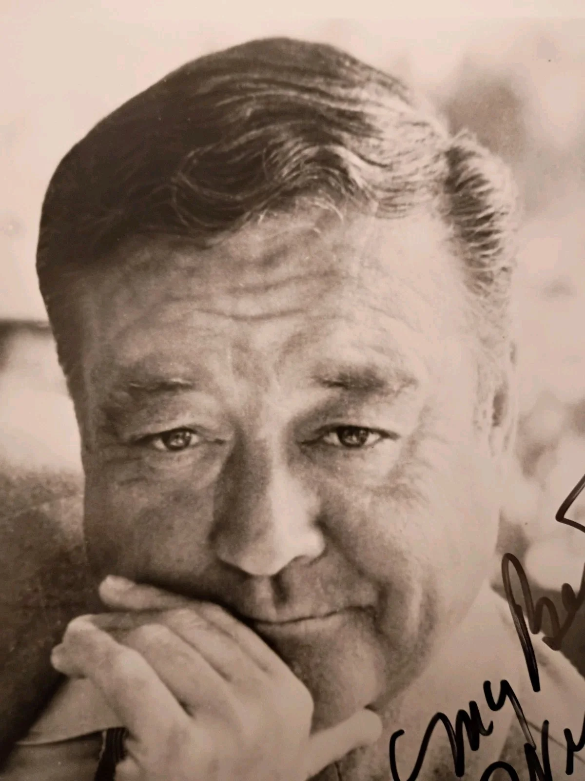 Jackie Gleason — JACKIE GLEASON Signed Autograph 8x10 Photo..Televison Movie LEGEND (d.1987) COA, изображение 2