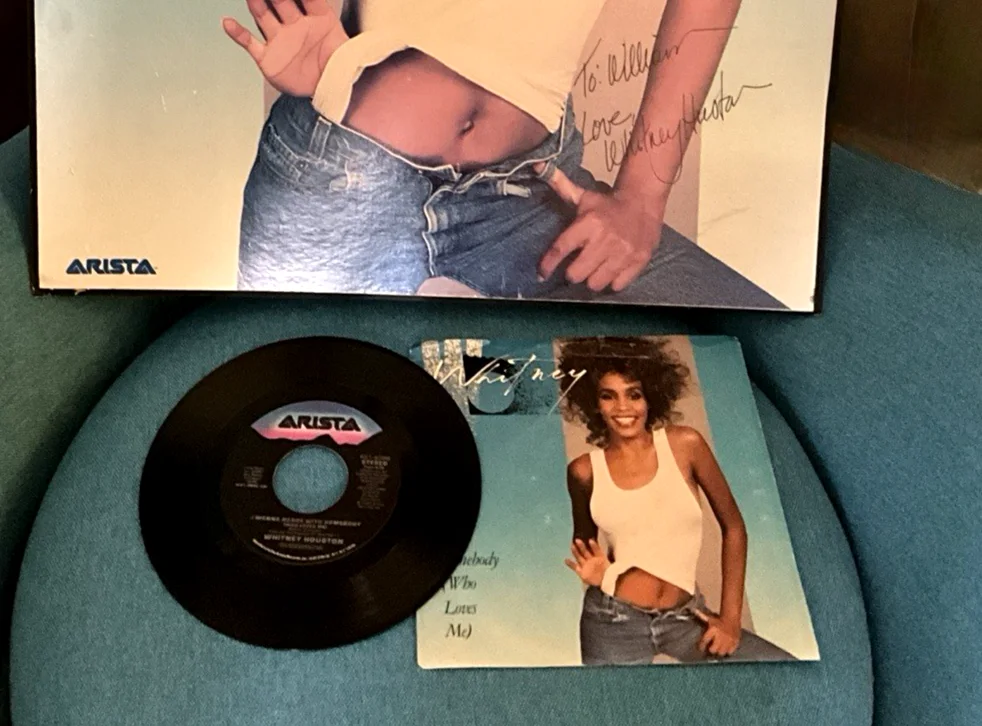 WHITNEY HOUSTON Autographed ARISTA Poster 1987 + I Wanna Dance 45 record, изображение 5