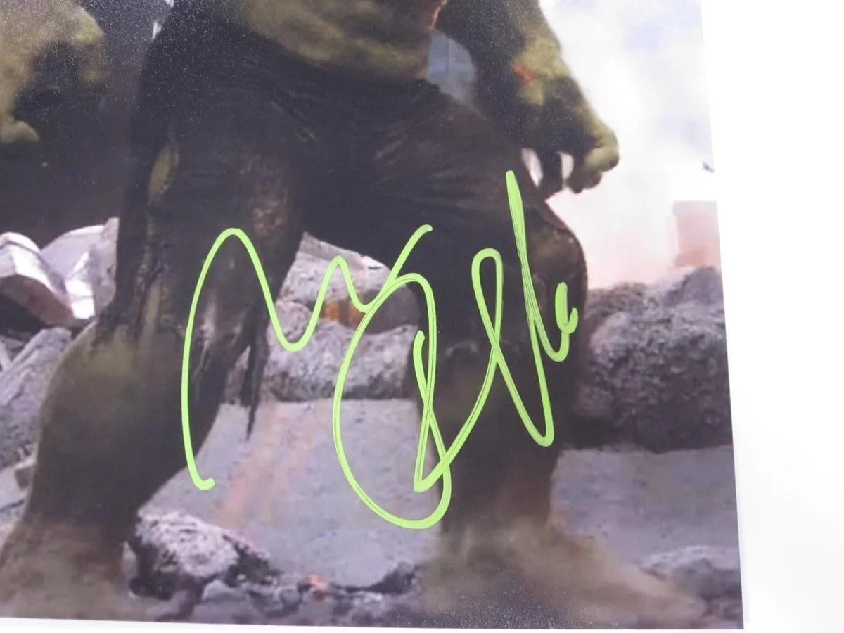 Mark Ruffalo — MARK RUFFALO Hand Signed Photo 8x10 THE INCREDIBLE HULK w/COA (TSA) + SHIPS FAST, image 2