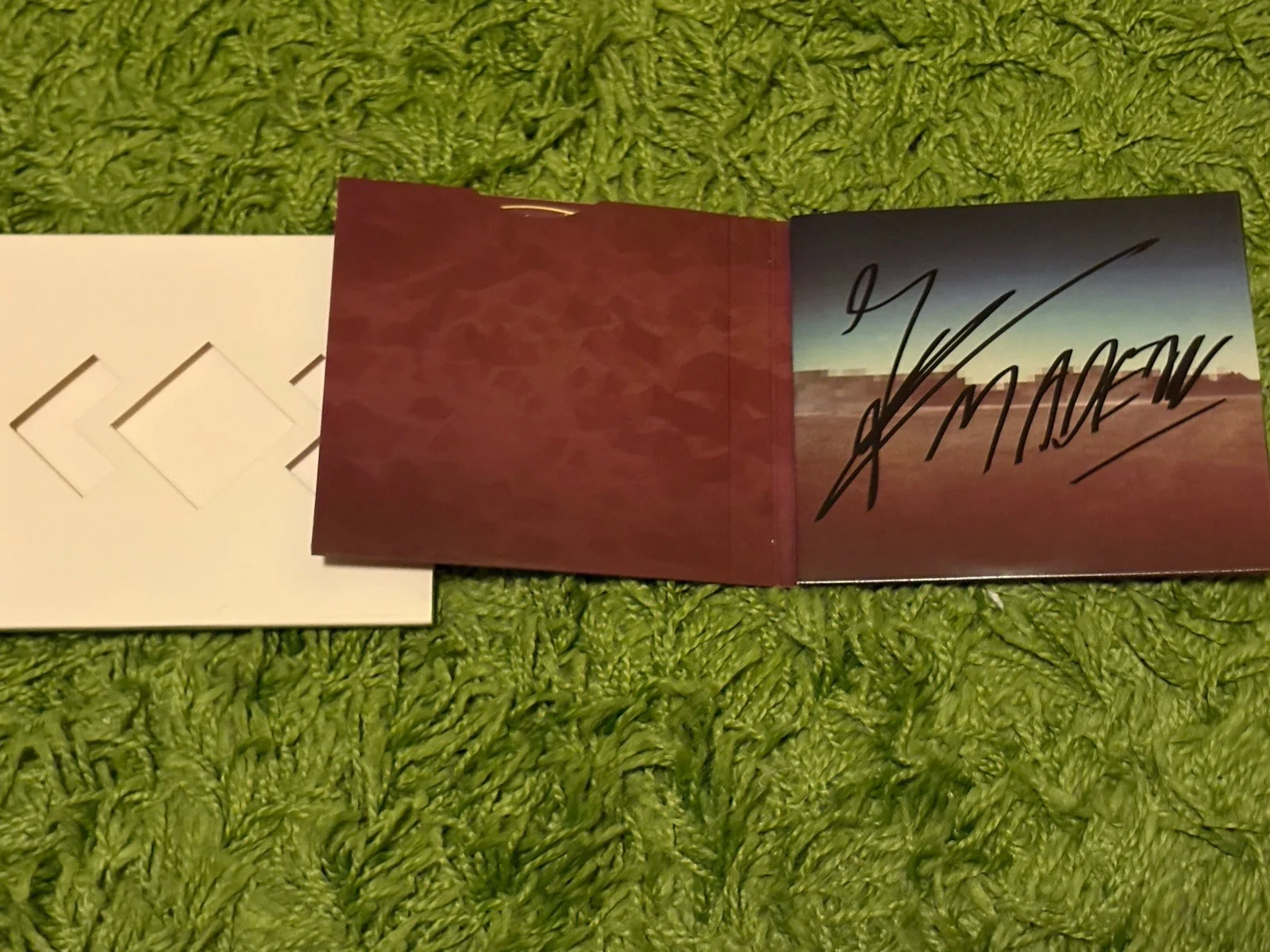 Madeon “Adventure” CD SIGNED, изображение 3