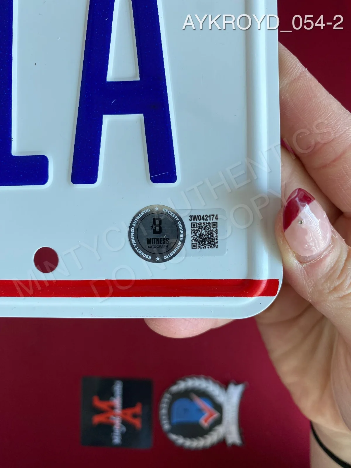 Dan Aykroyd — Dan Aykroyd autographed signed Ecto-1A New York license plate Beckett COA, image 2