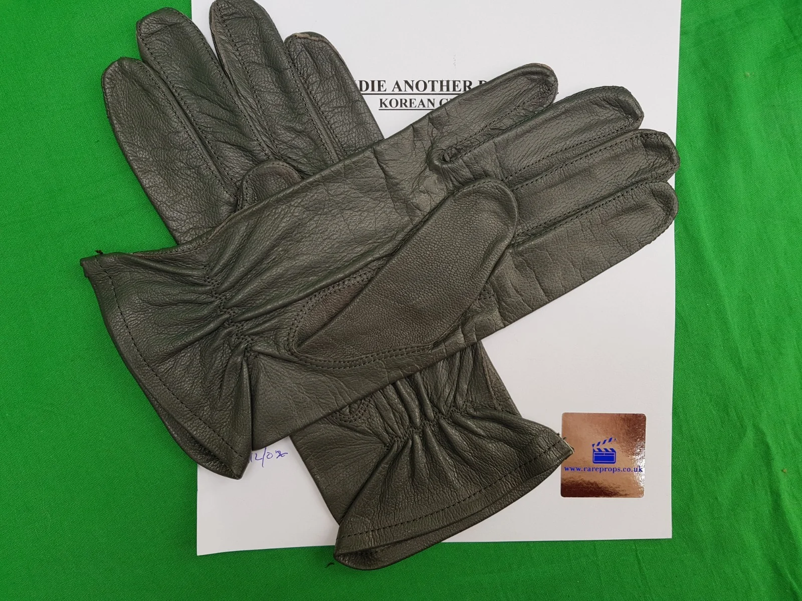 Prop leather gloves Production Used James Bond Die Another Day (2002) with COA, изображение 2