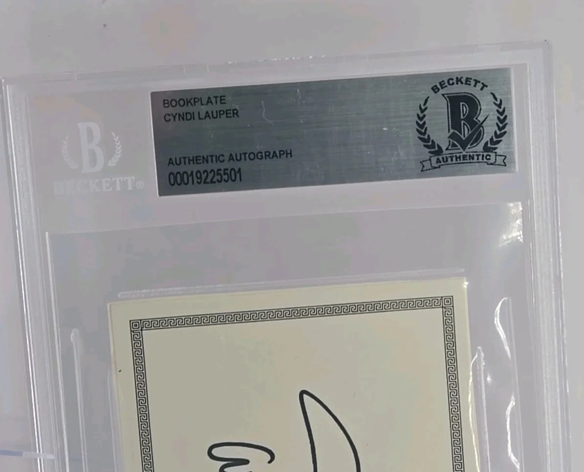 CYNDI LAUPER SIGNED BOOKPLATE BECKETT BAS SLAB ROCK MUSIC SINGER AUTOGRAPHED, изображение 2