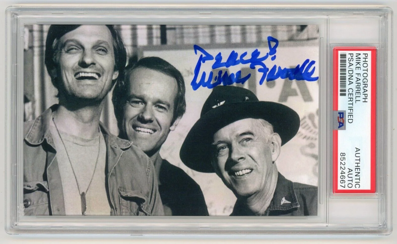 Mike Farrell — MIKE FARRELL Signed MASH Photo -70s 80s Actor -War Comedy Classic TV Series -PSA