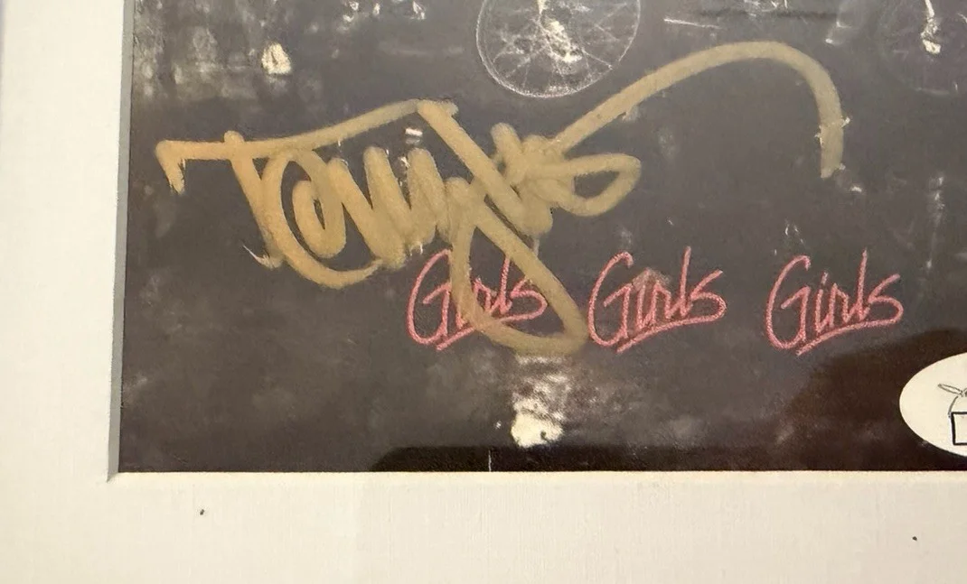 Tommy Lee signed Framed Girls Girls Girls Autographed MOTLEY CRUE JSA COA, изображение 2