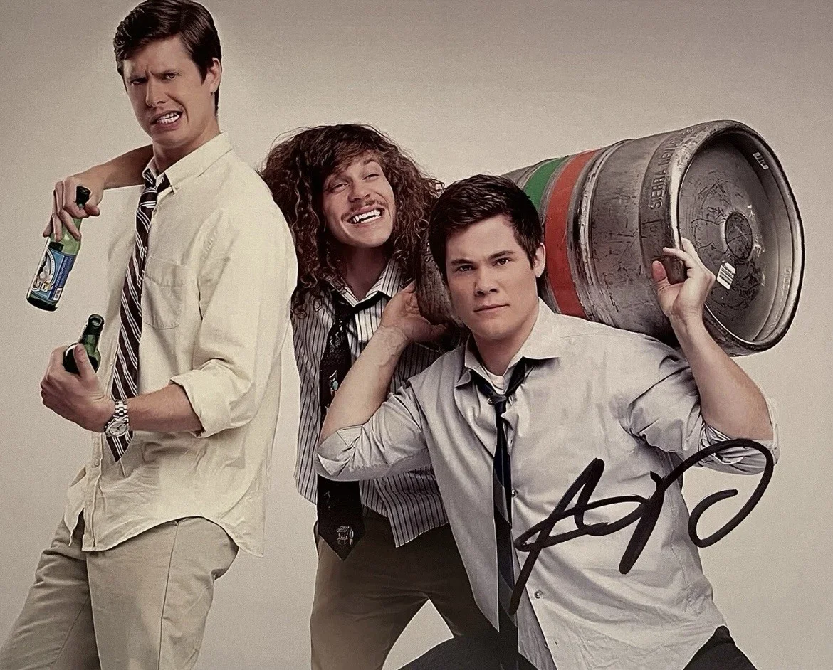 Adam Devine — Adam Devine Demamp Signed 8x10 Photo PROOF Workaholics