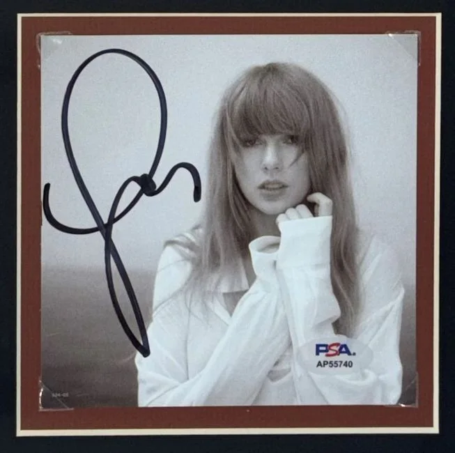 Taylor Swift — Taylor Swift Signed Framed Life Of Showgirl LS Shirt w/ Signed Insert PSA/DNA, изображение 2