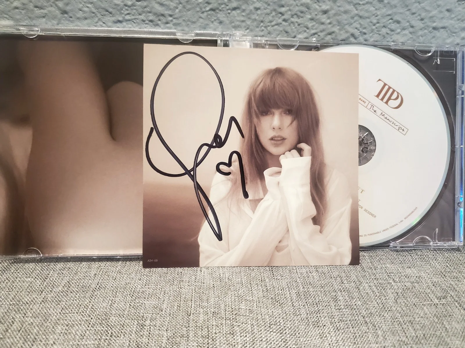 Taylor Swift The Tortured Poets Department Signed Cd With Heart, изображение 3