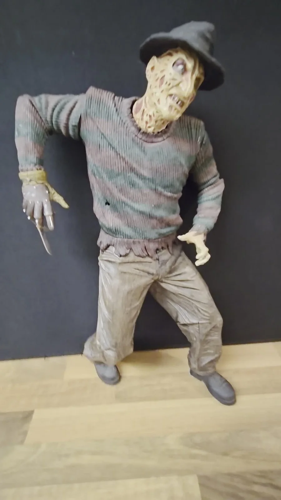 Freddy Krueger 18" Motion Activated Figure - NECA 2004 - A Nightmare on Elm Str, image 2