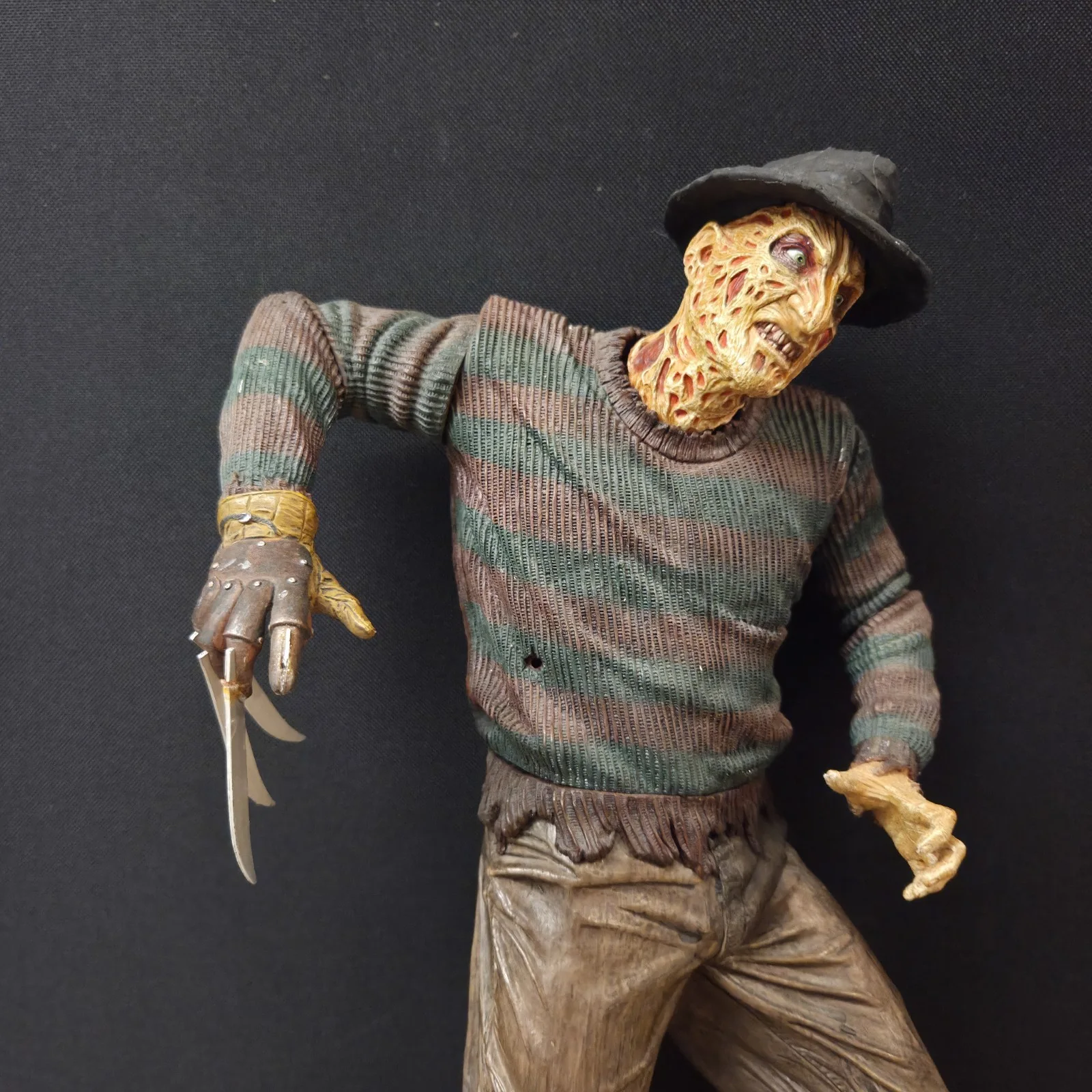 Freddy Krueger 18" Motion Activated Figure - NECA 2004 - A Nightmare on Elm Str, image 3