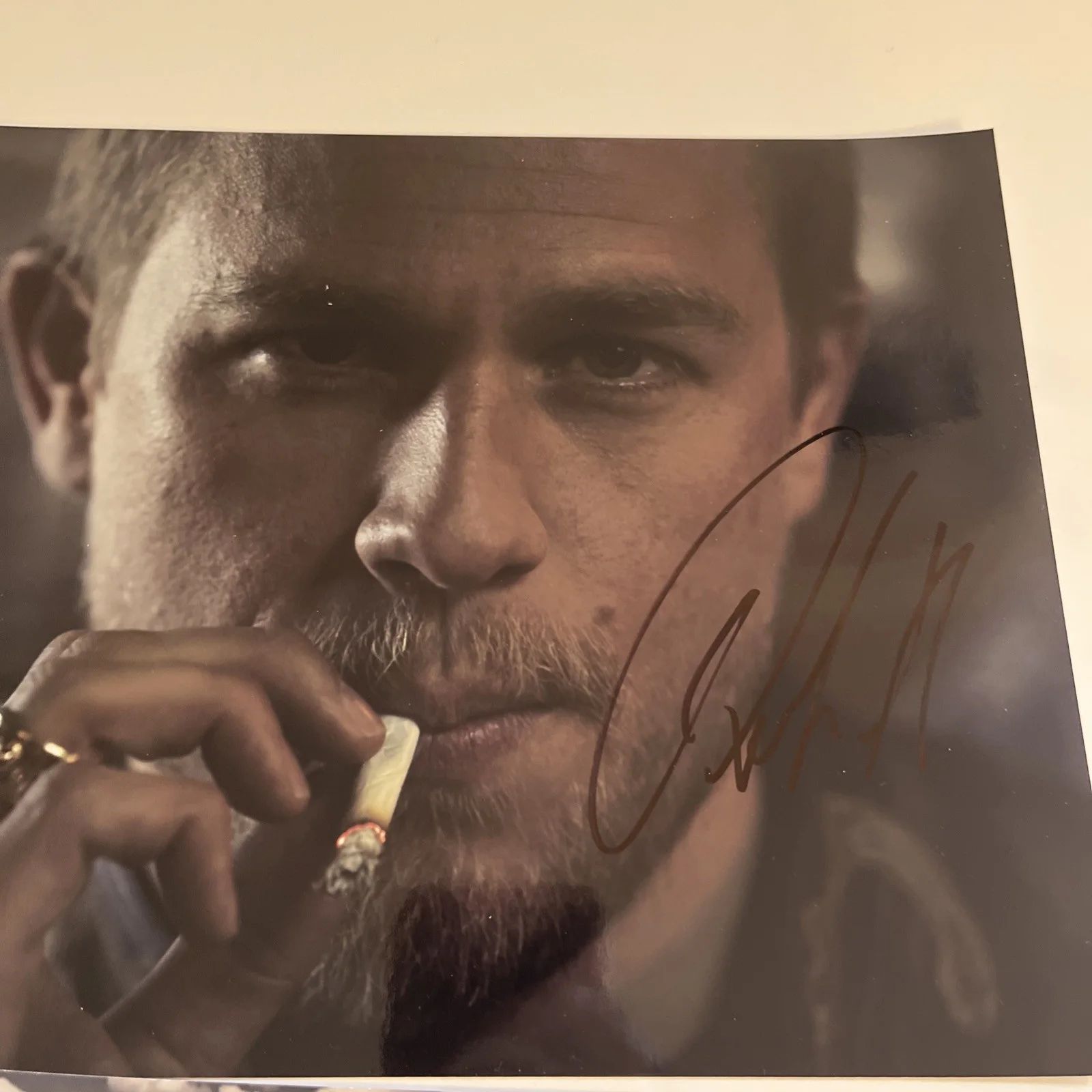 Charlie Hunnam — Charlie Hunnam autographed signed Sons of Anarchy Jax 8x10 photos set of 3, изображение 3