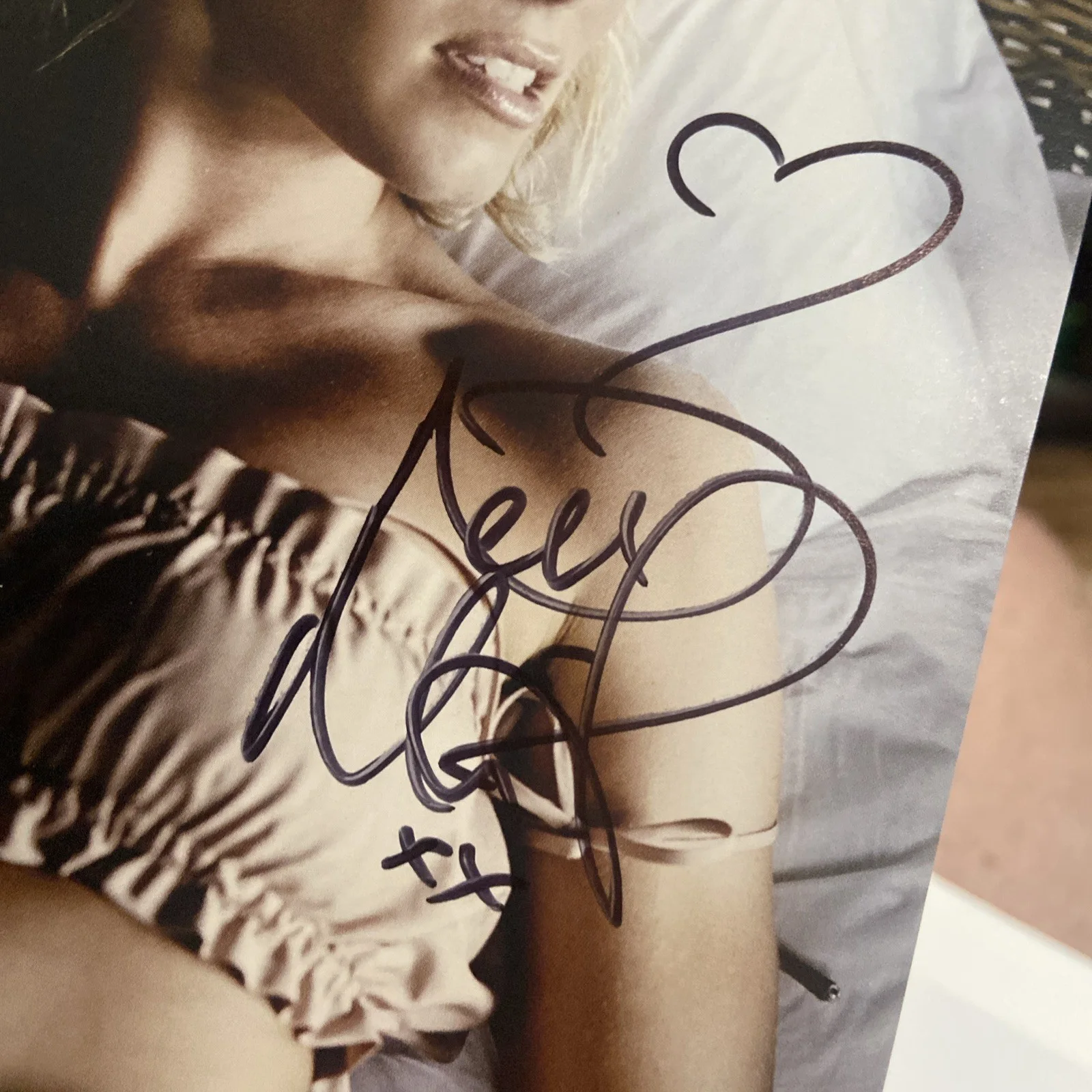 Nell McAndrew — Nell McAndrew autograph signed 6 by 8 1/4 inch promo postcard hot Twice signed, изображение 5