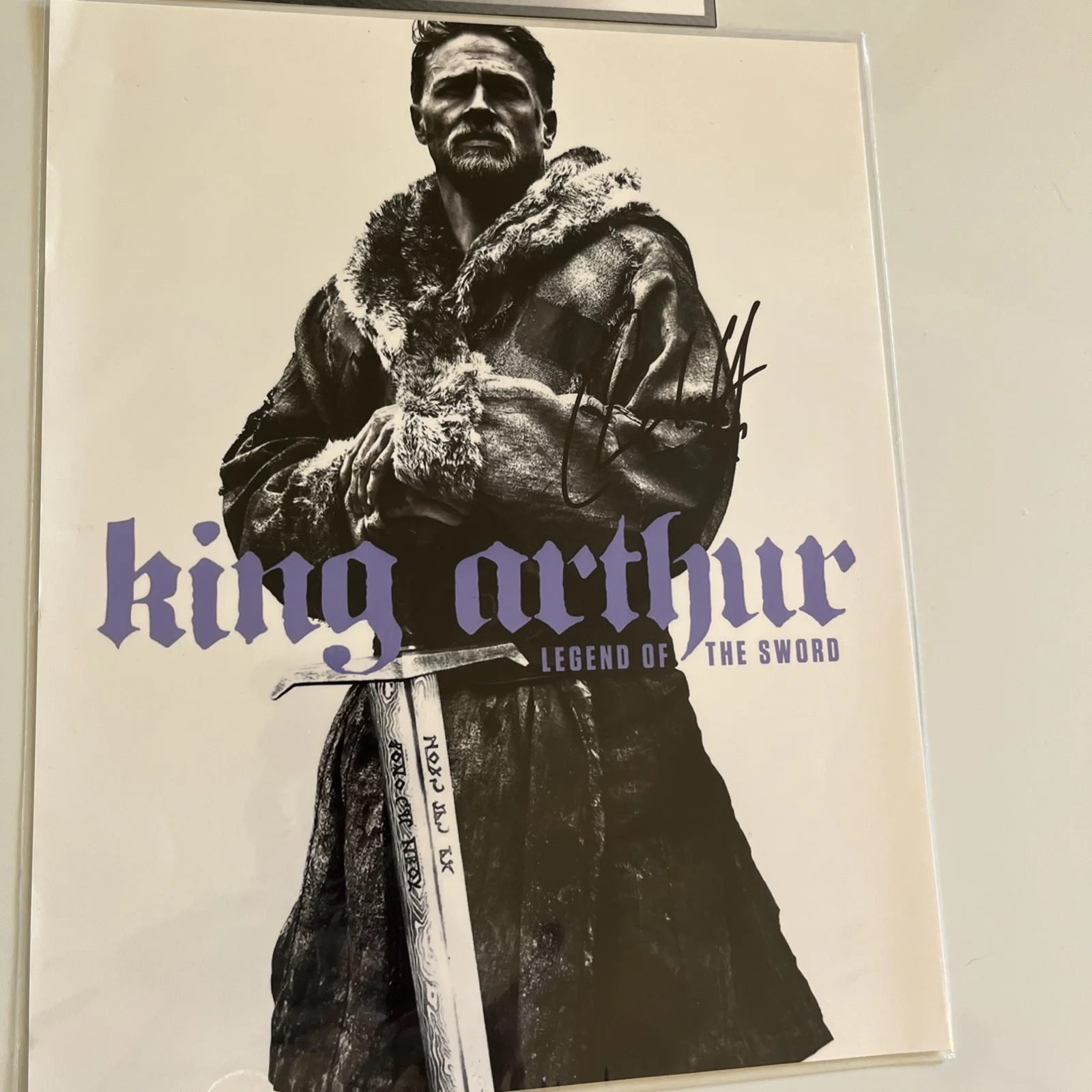Charlie Hunnam King Arthur Autographed Signed 8x10 Photo COA, изображение 2