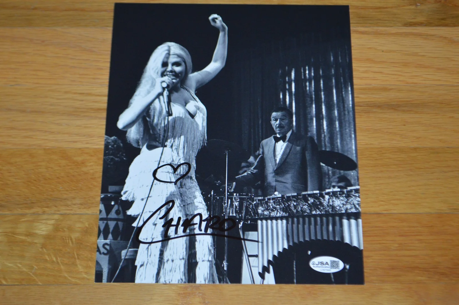 Charo Autographed 8x10 B/W Vintage Photo with JSA COA, изображение 2