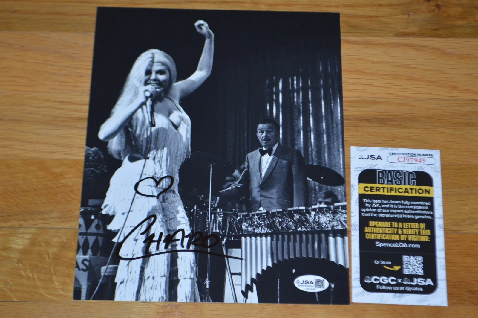 Charo Autographed 8x10 B/W Vintage Photo with JSA COA, изображение 5