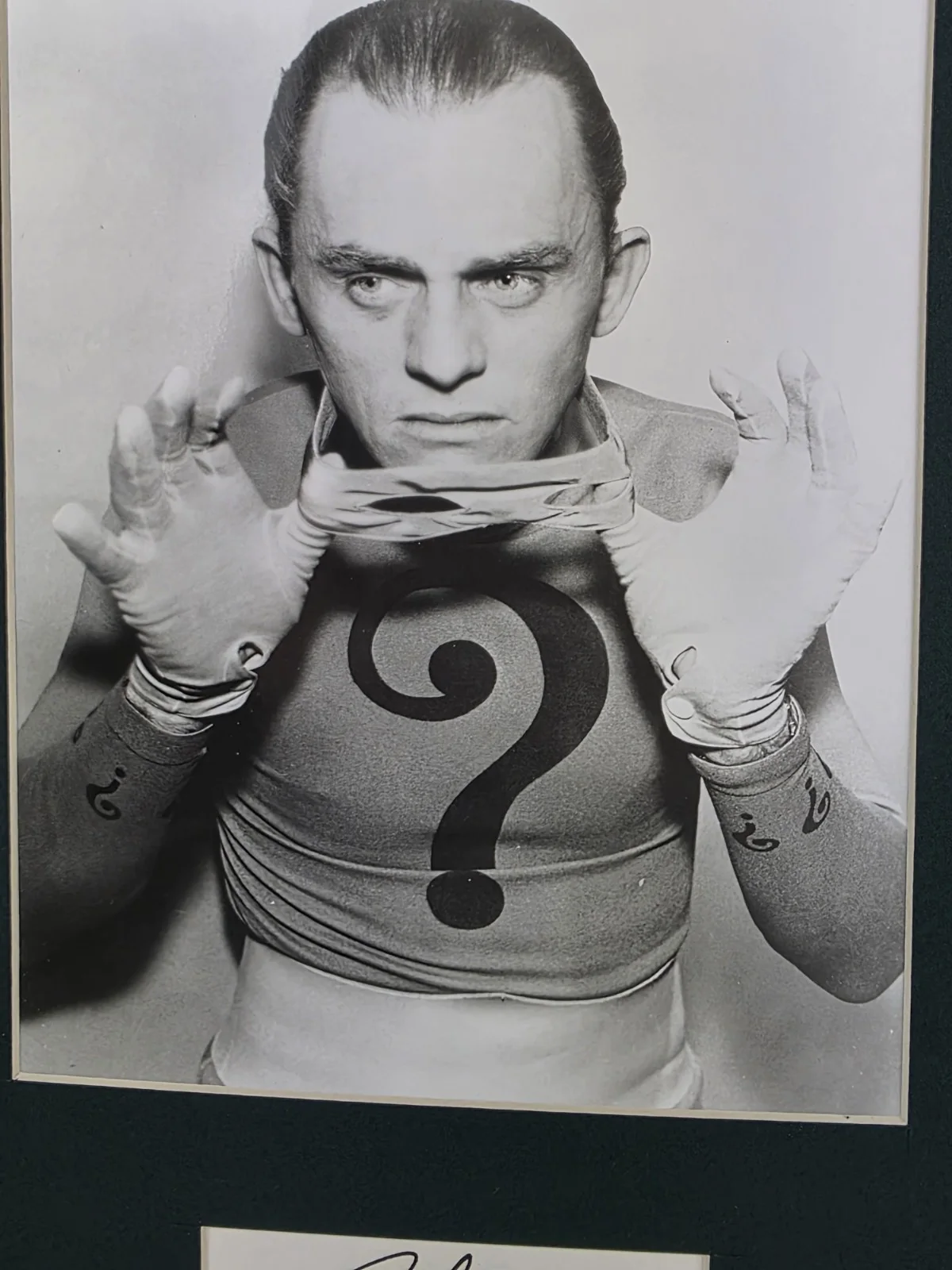 Frank Gorshin — The Riddler Frank Gorshin Autograph w/ COA 11x14 Matte, image 4
