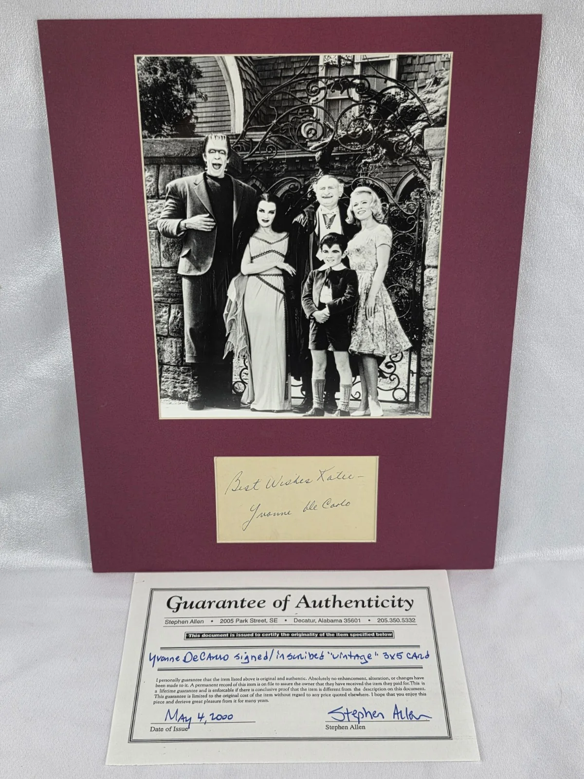 Yvonne De Carlo — Munsters Yvonne De Carlo Autograph w/ COA 11x14 Matte