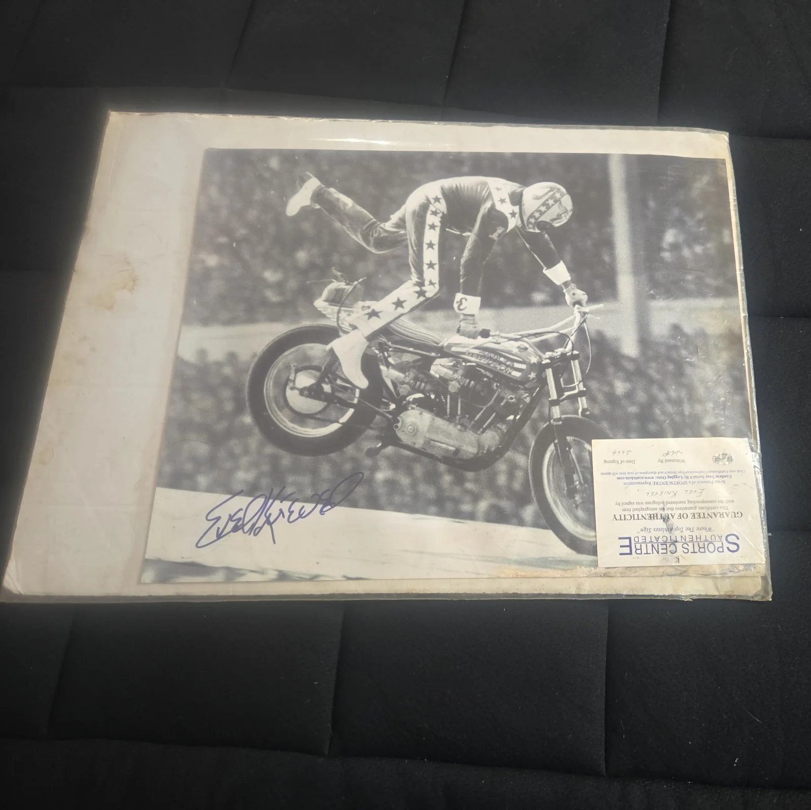 Evel Knievel — EVEL KNIEVEL AUTOGRAPHED 16x20 PHOTO BECKETT JUMPING WEMBLEY CRASH