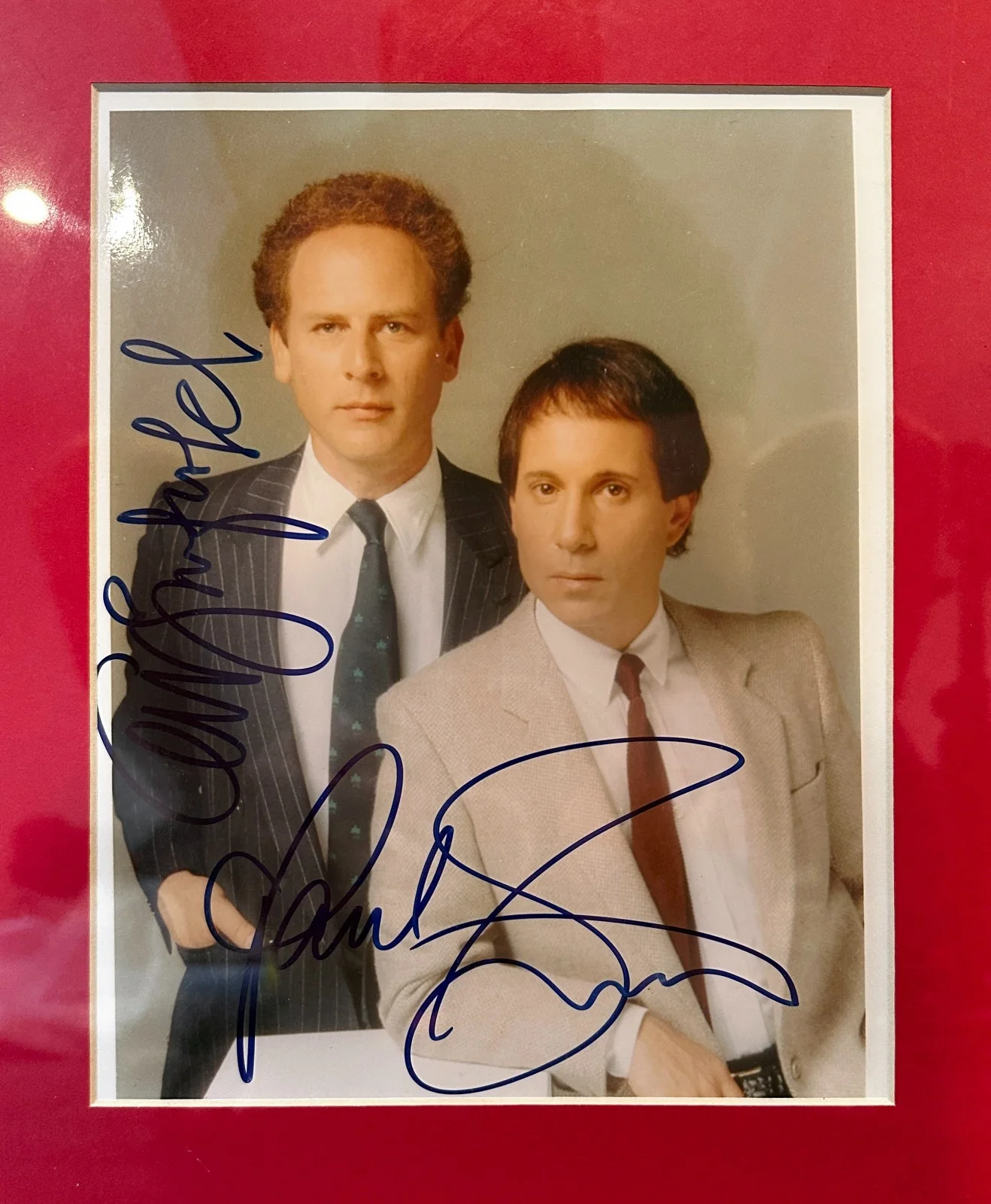 Autographed Simon & Garfunkel Photo wo/COA - Framed 13"x16"(Photo approx. 7"x9"), изображение 2