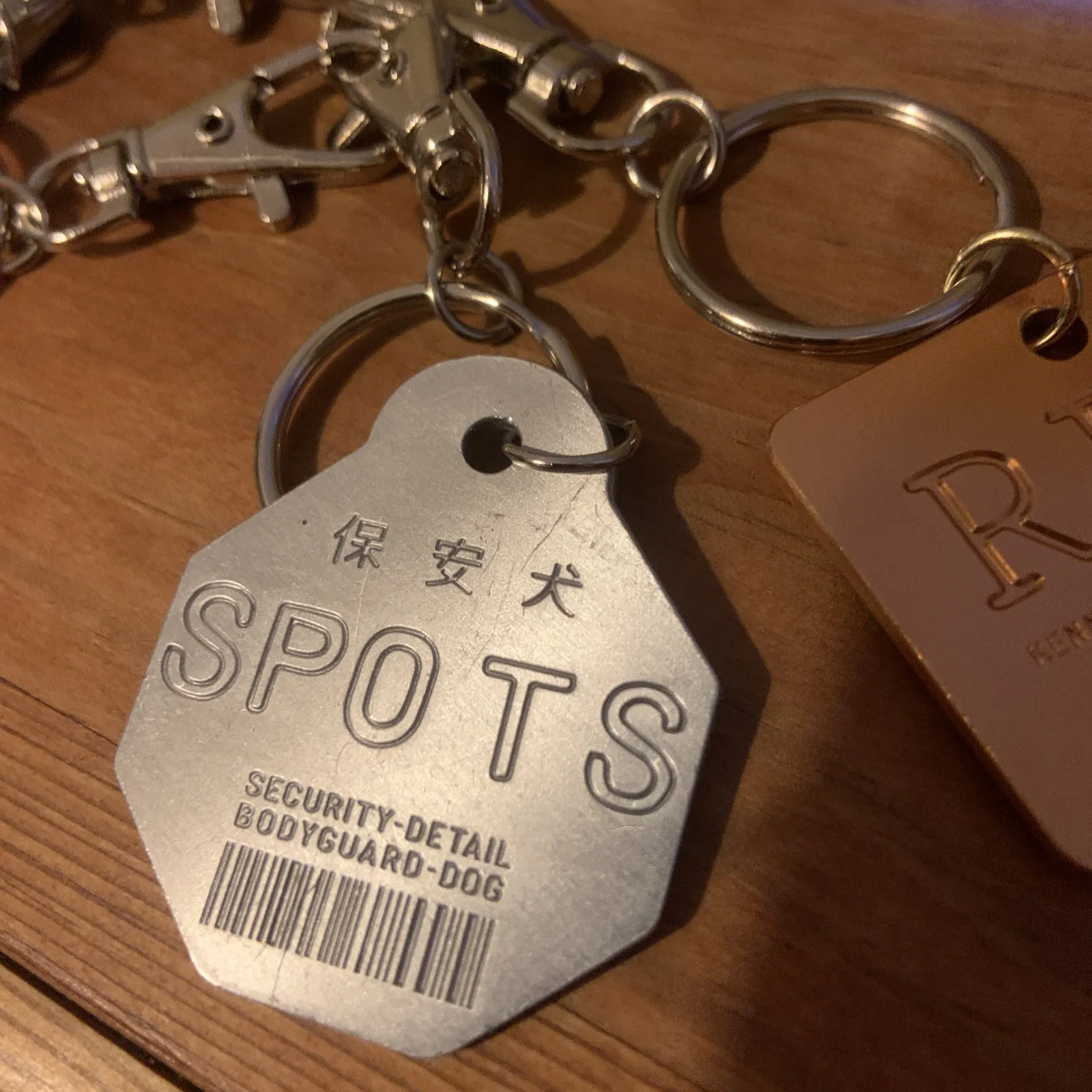 Isle Of Dogs Rare Press Kit Coller Keychains Full Set Mega Rare, image 3