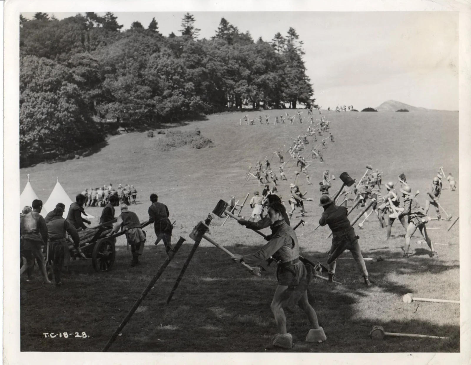 HENRY V 1945 Laurence Olivier, Robert Newton, Renée Asherson 8 10x8 PHOTOS, изображение 2