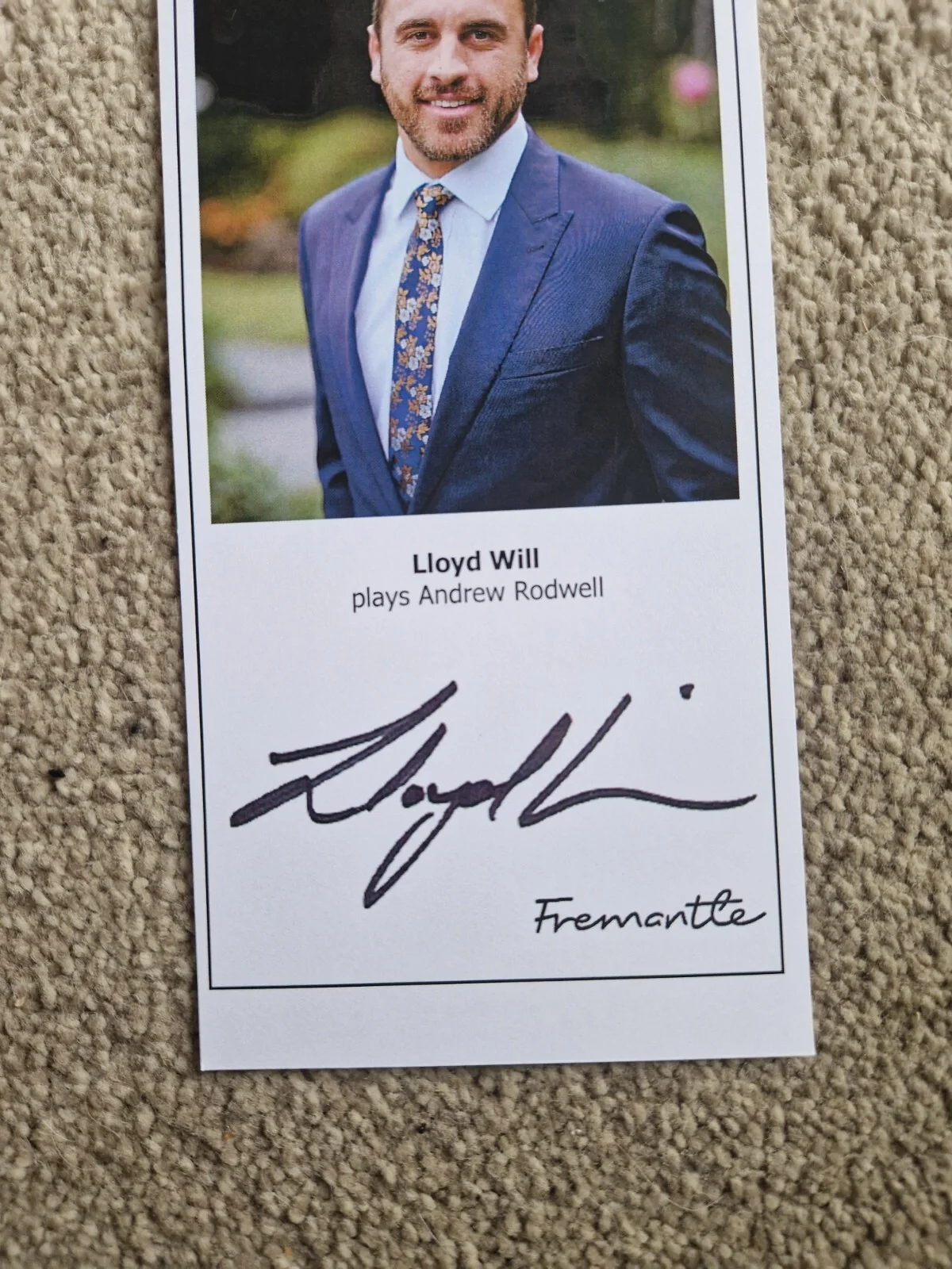LLOYD WILL AS ANDREW RODWELL SIGNED 2022 NEIGHBOURS CAST FAN CARD (FINAL CAST), изображение 2