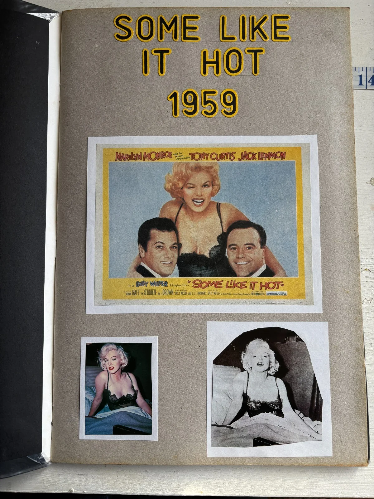9 large marilyn monroe scrapbooks covering her film career (15 inches long), изображение 4