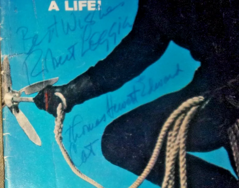 Robert Loggia — June 1967 The Cat complete Dell comic book signed by Robert Loggia, image 3
