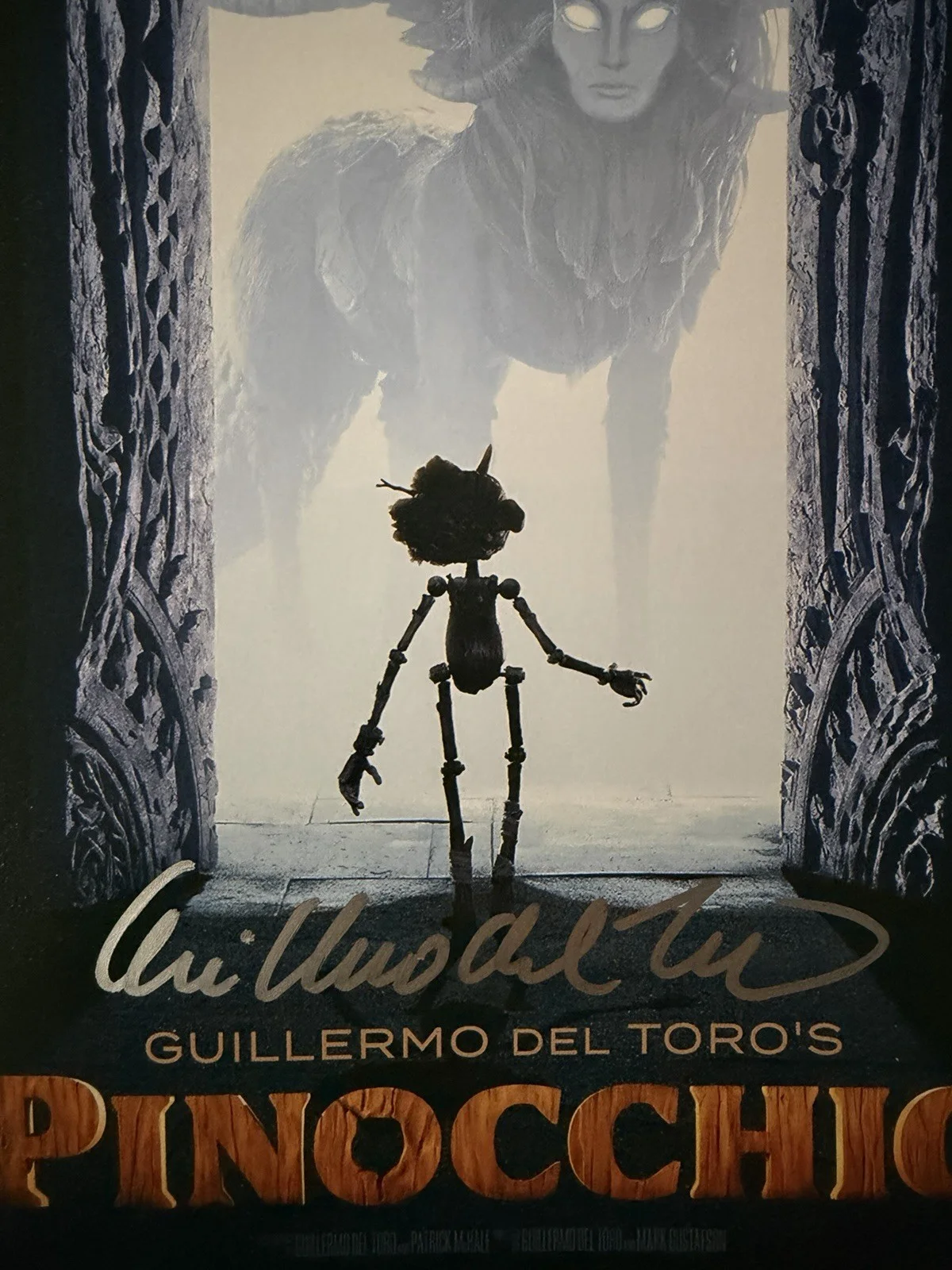 GUILLERMO DEL TORO — GUILLERMO DEL TORO SIGNED PINNOCHIO 12x18 PHOTO BECKETT BV18154, image 2