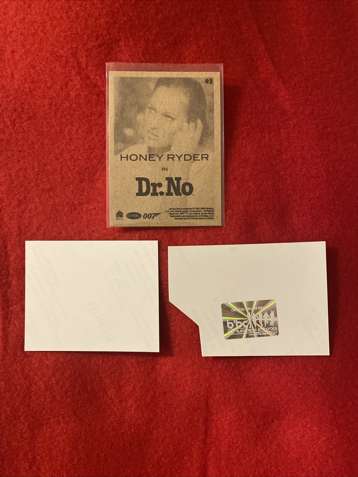 James Bond Autograph- Ursula Andress “Dr. No” W/ Collector Card., изображение 2