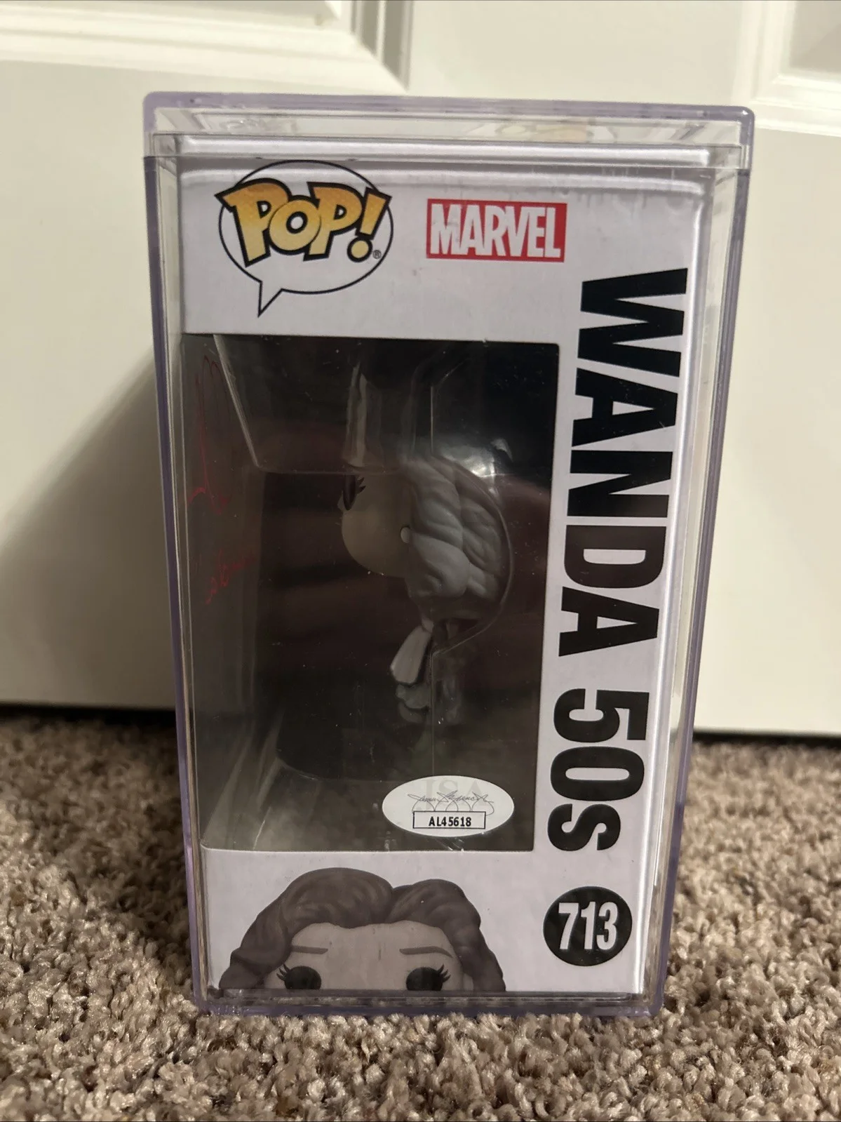 ELIZABETH OLSEN — ELIZABETH OLSEN SIGNED AUTOGRAPH FUNKO POP 713 WANDAVISION JSA COA, изображение 2