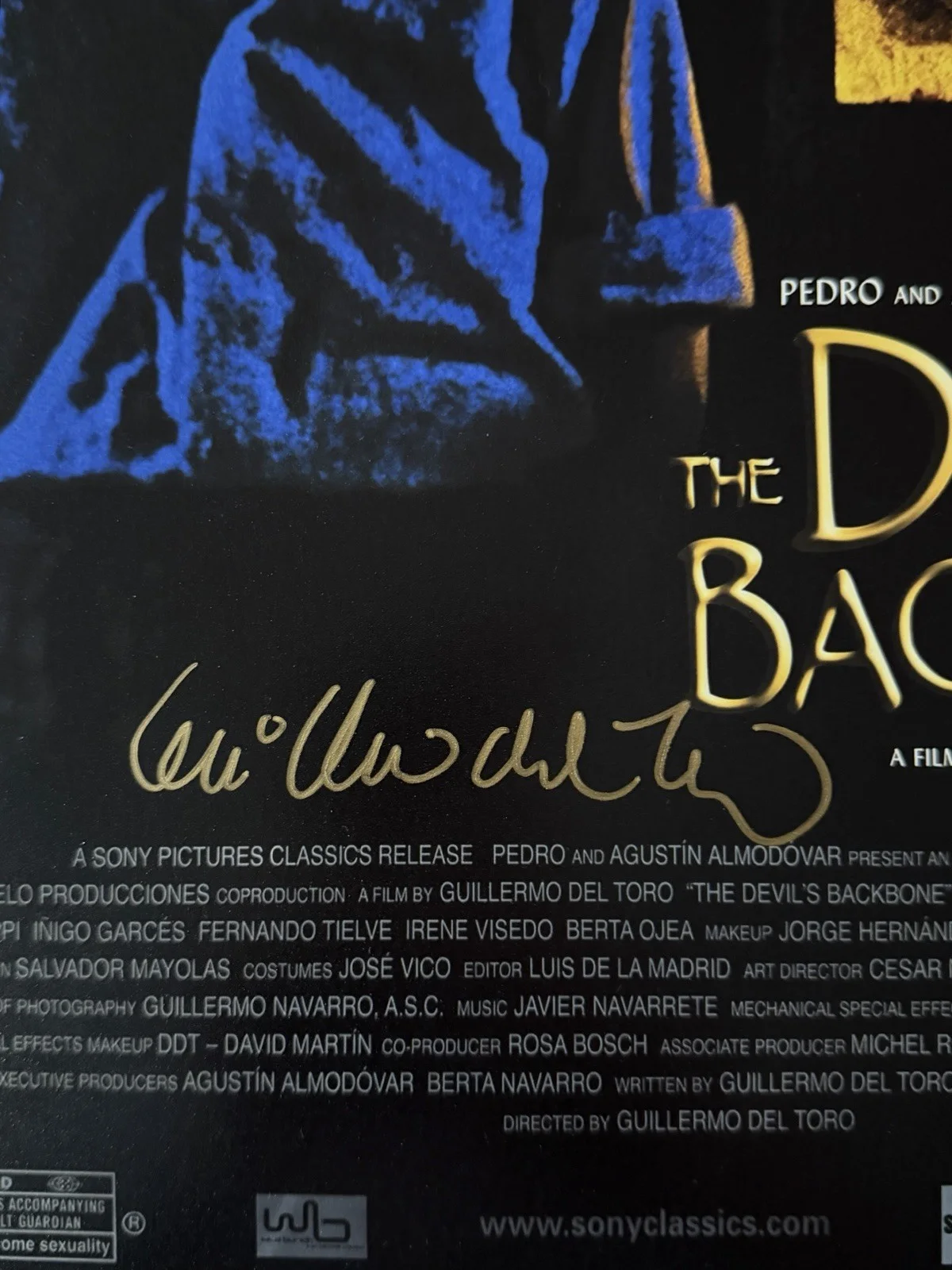 Guillermo Del Toro — GUILLERMO DEL TORO SIGNED AUTOGRAPH 12x18 THE DEVILS BACKBONE BECKETT BV18161, image 2