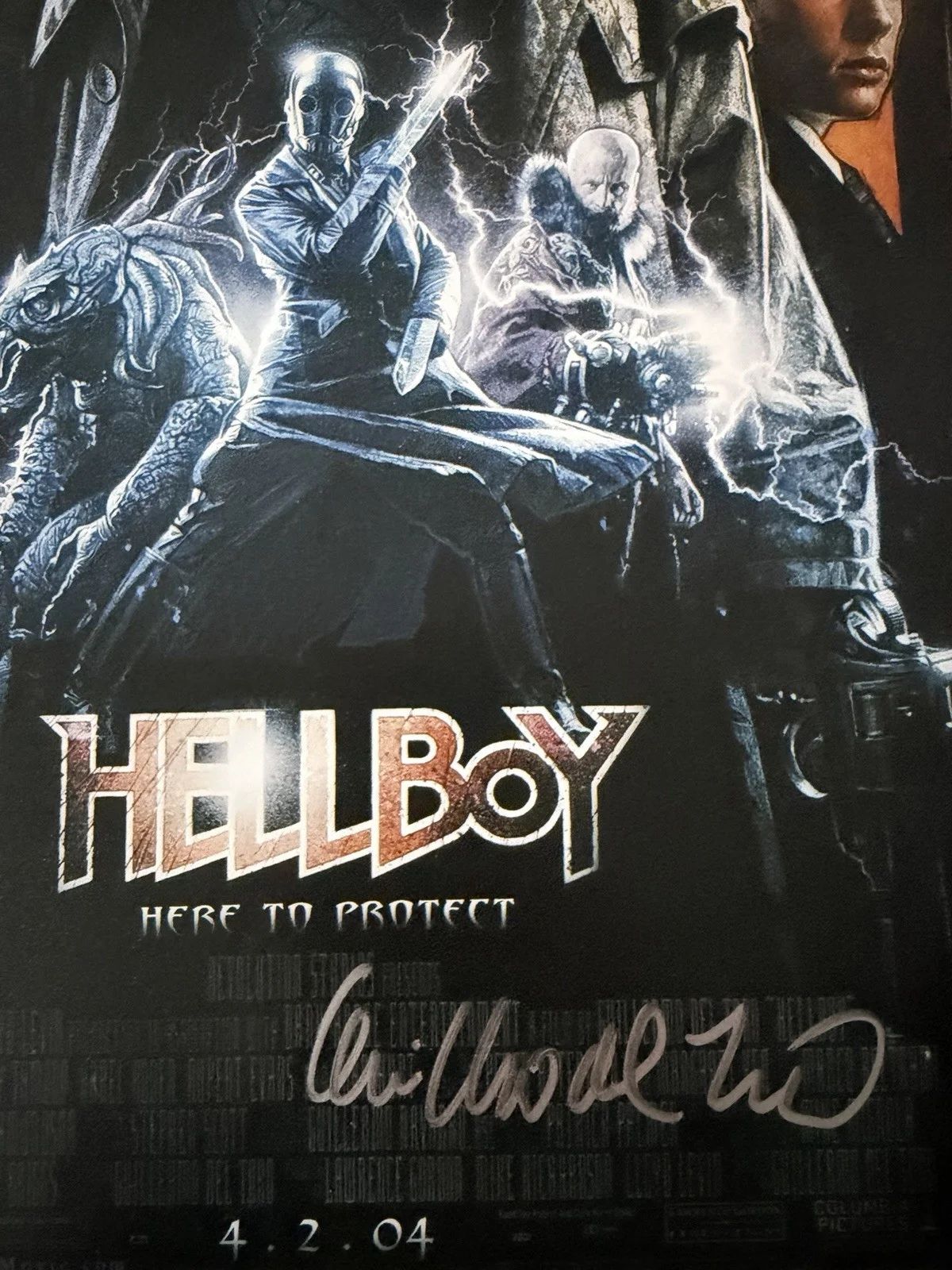 Guillermo Del Toro — GUILLERMO DEL TORO SIGNED AUTOGRAPH 12x18 HELLBOY PHOTO BECKETT BV18152, image 2