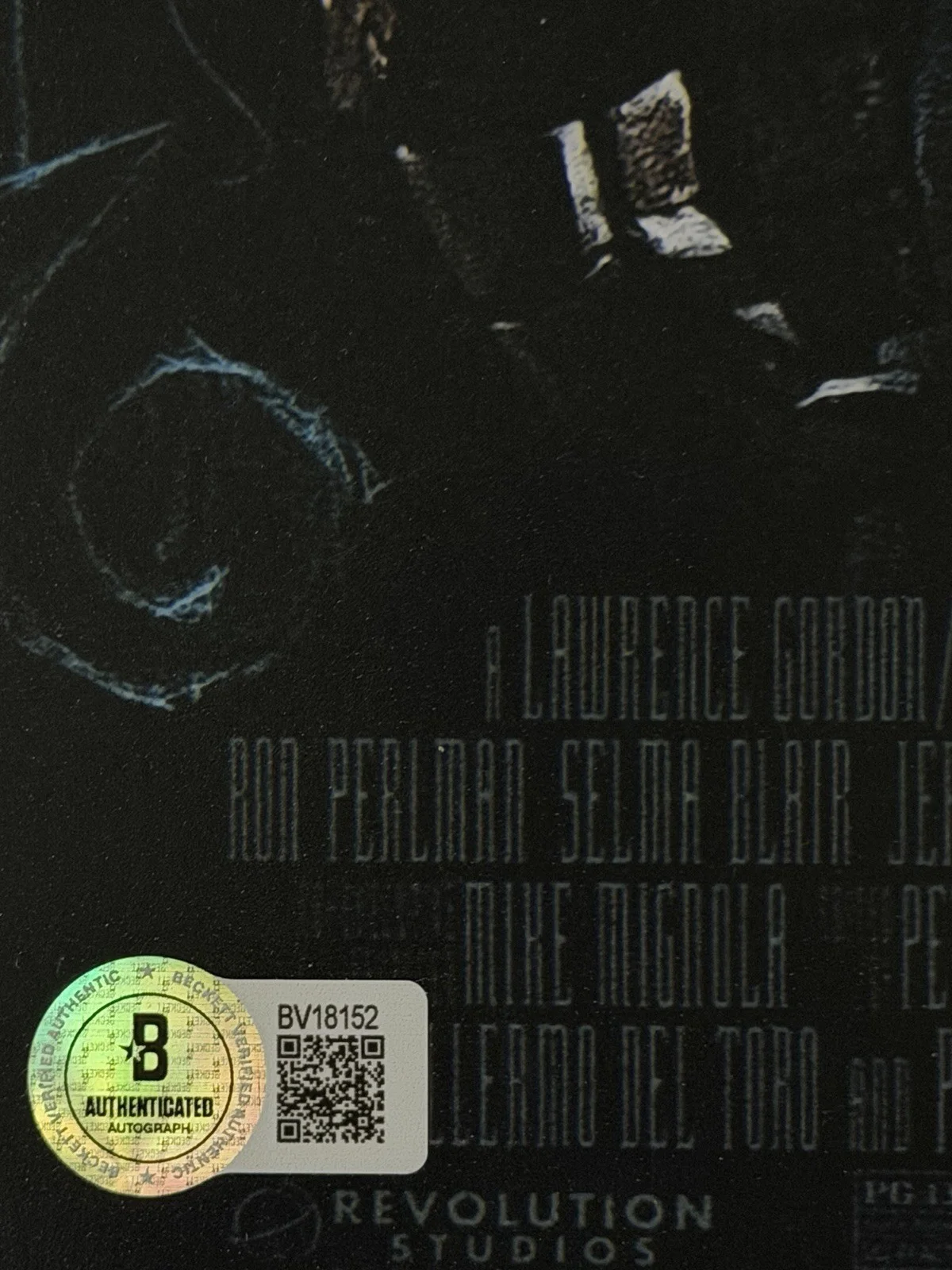 Guillermo Del Toro — GUILLERMO DEL TORO SIGNED AUTOGRAPH 12x18 HELLBOY PHOTO BECKETT BV18152, image 3