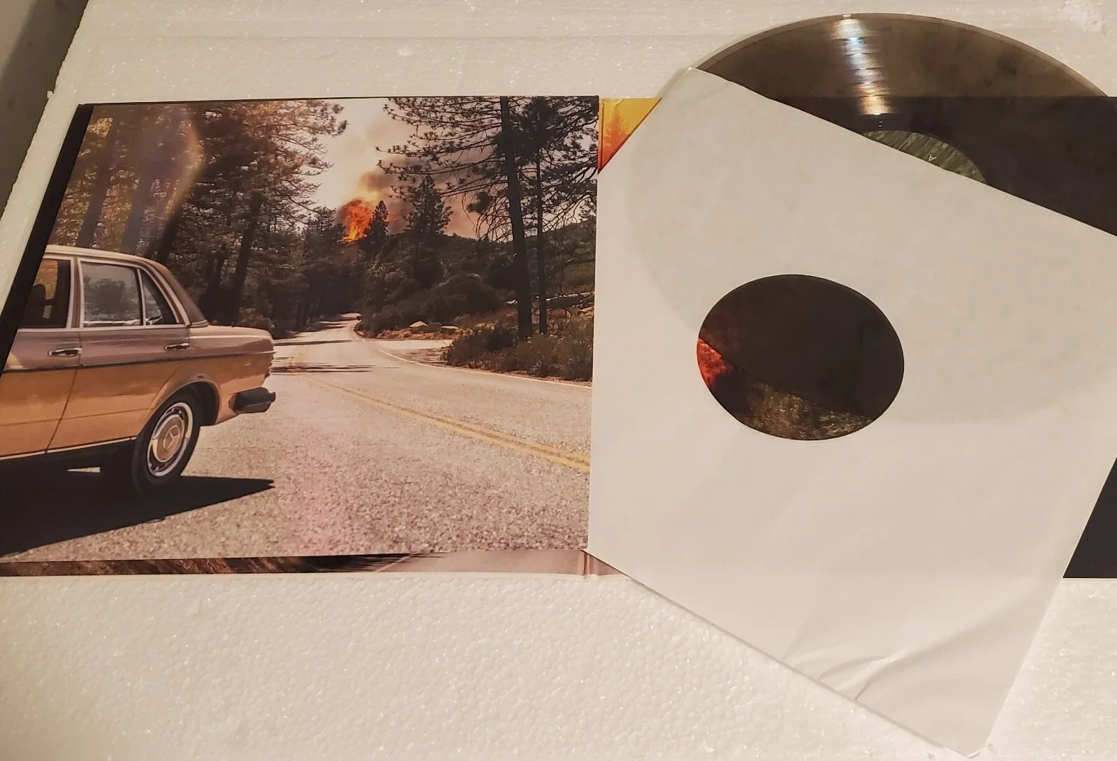 Helen Marnie, Mira Aroyo, Daniel Hunt, Reuben Wu — Ladytron & Helen Marnie 2019 Record Album signed +4, includes " Tower of Glass ", изображение 2