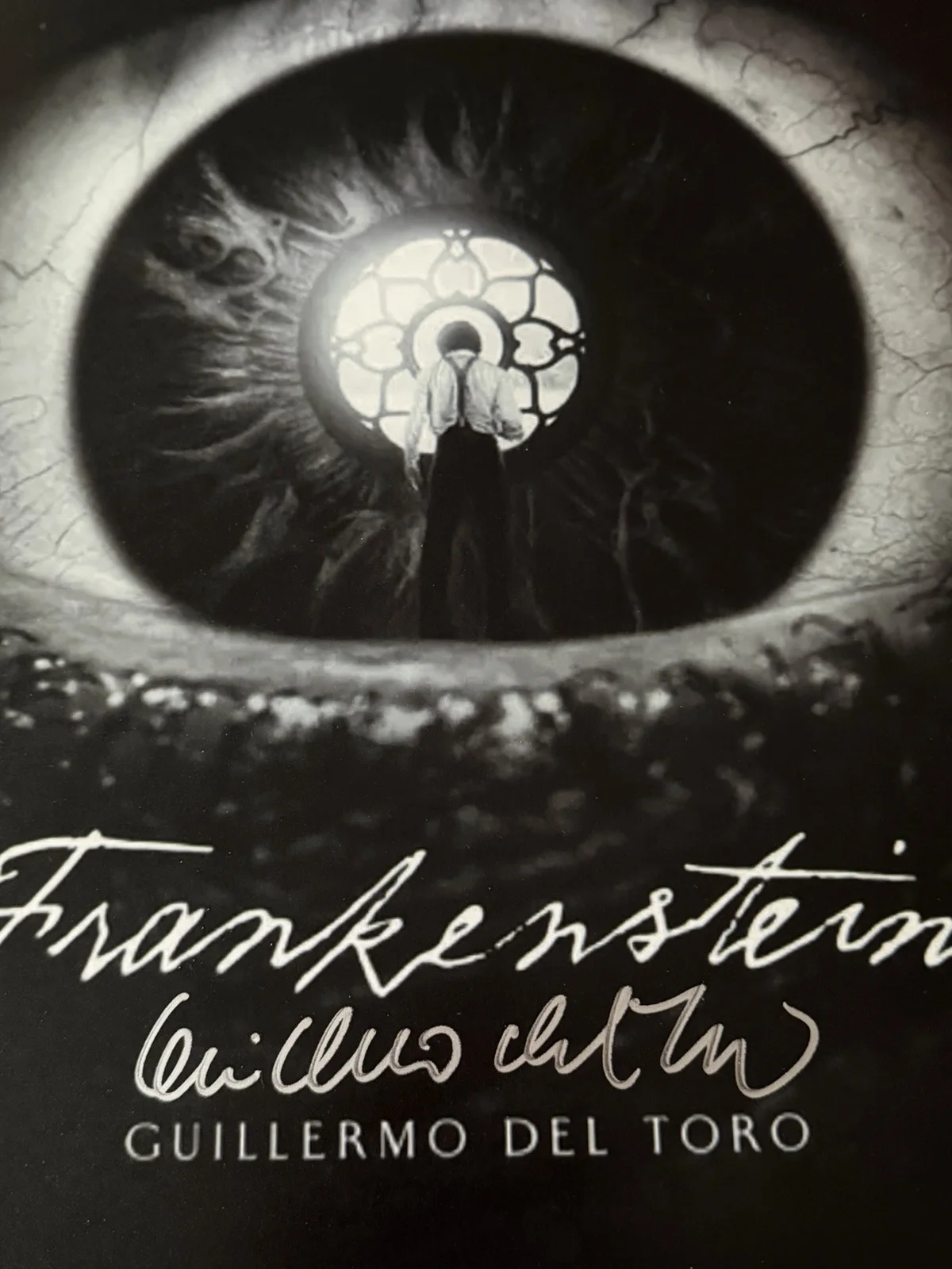 Guillermo Del Toro — GUILLERMO DEL TORO SIGNED AUTOGRAPH 12x18 FRANKENSTEIN PHOTO BECKETT BV18163, image 2
