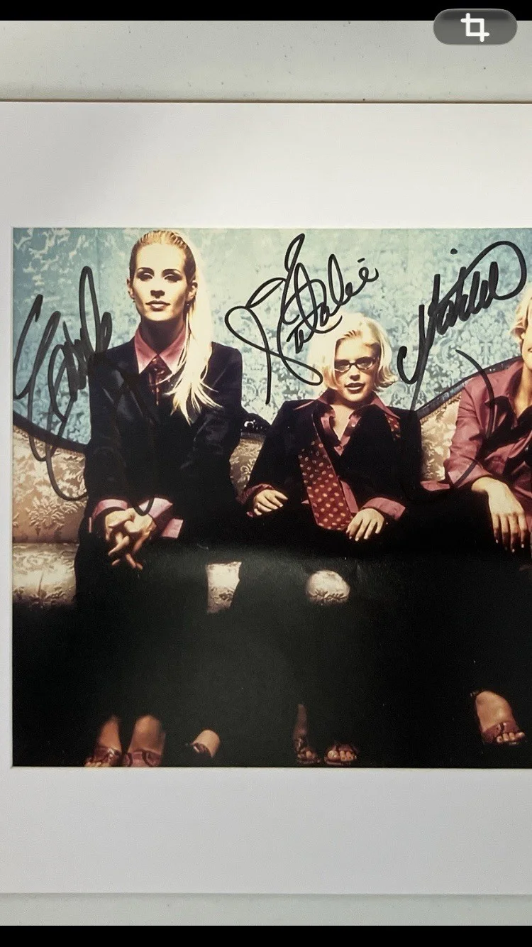 DIXIE CHICKS SIGNED/AUTOGRAPHED MATTED 8x10 PHOTO WITH COA, image 2