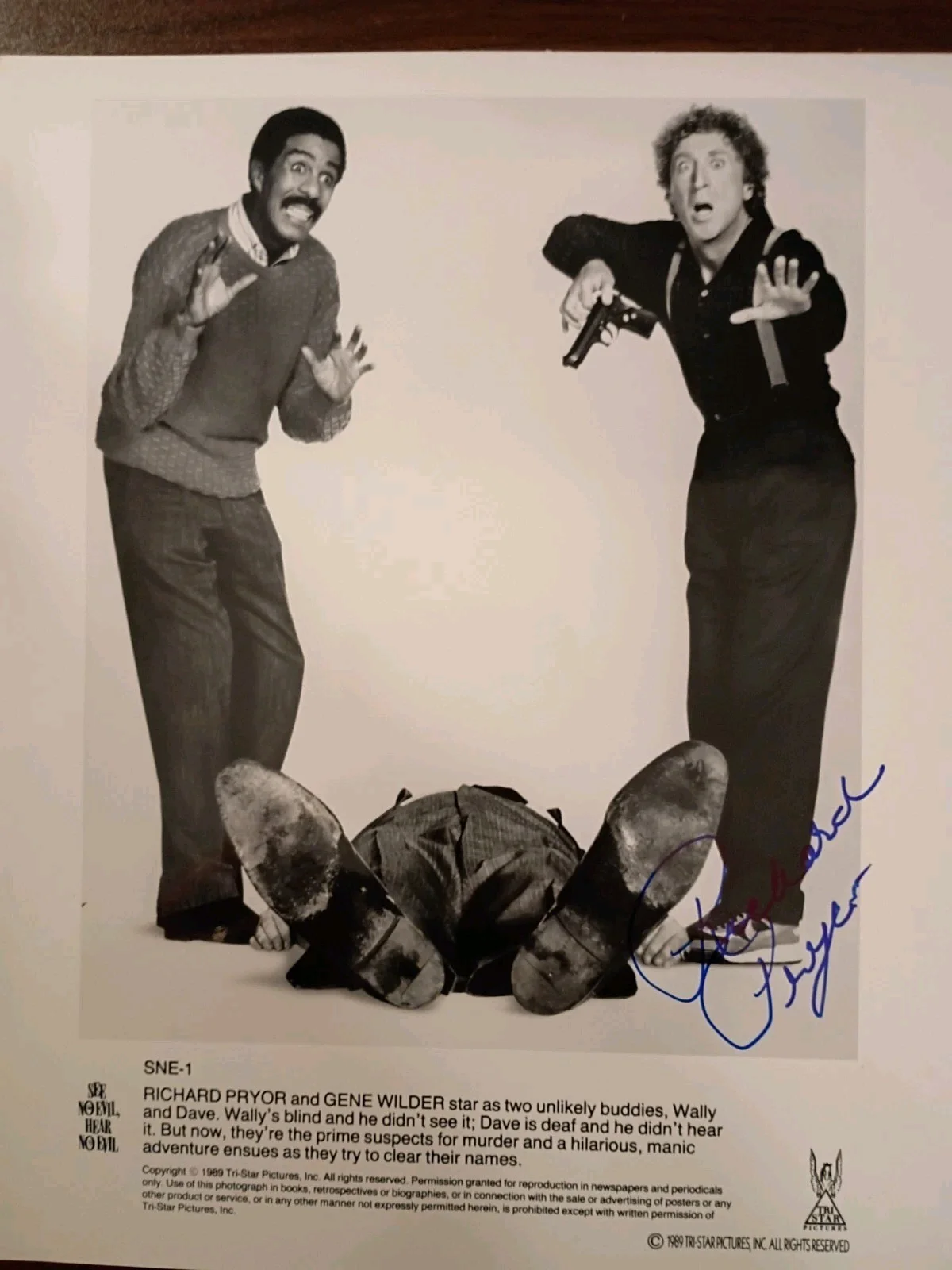 Richard Pryor — RICHARD PRYOR Signed 8x10 Movie Still Photo..COMEDY & MOVIE LEGEND..(d.2005) COA