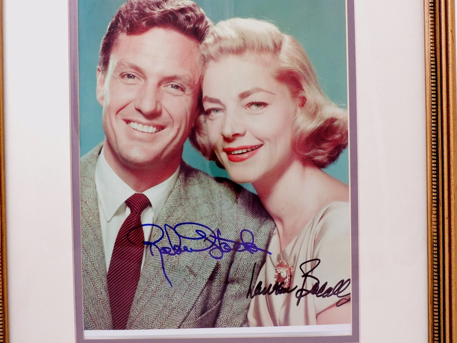 Robert Stack, Lauren Bacall — Lauren Bacall & Robert Stack The Gift of Love 8 x10 Color Photo Signed Frame COA, image 2