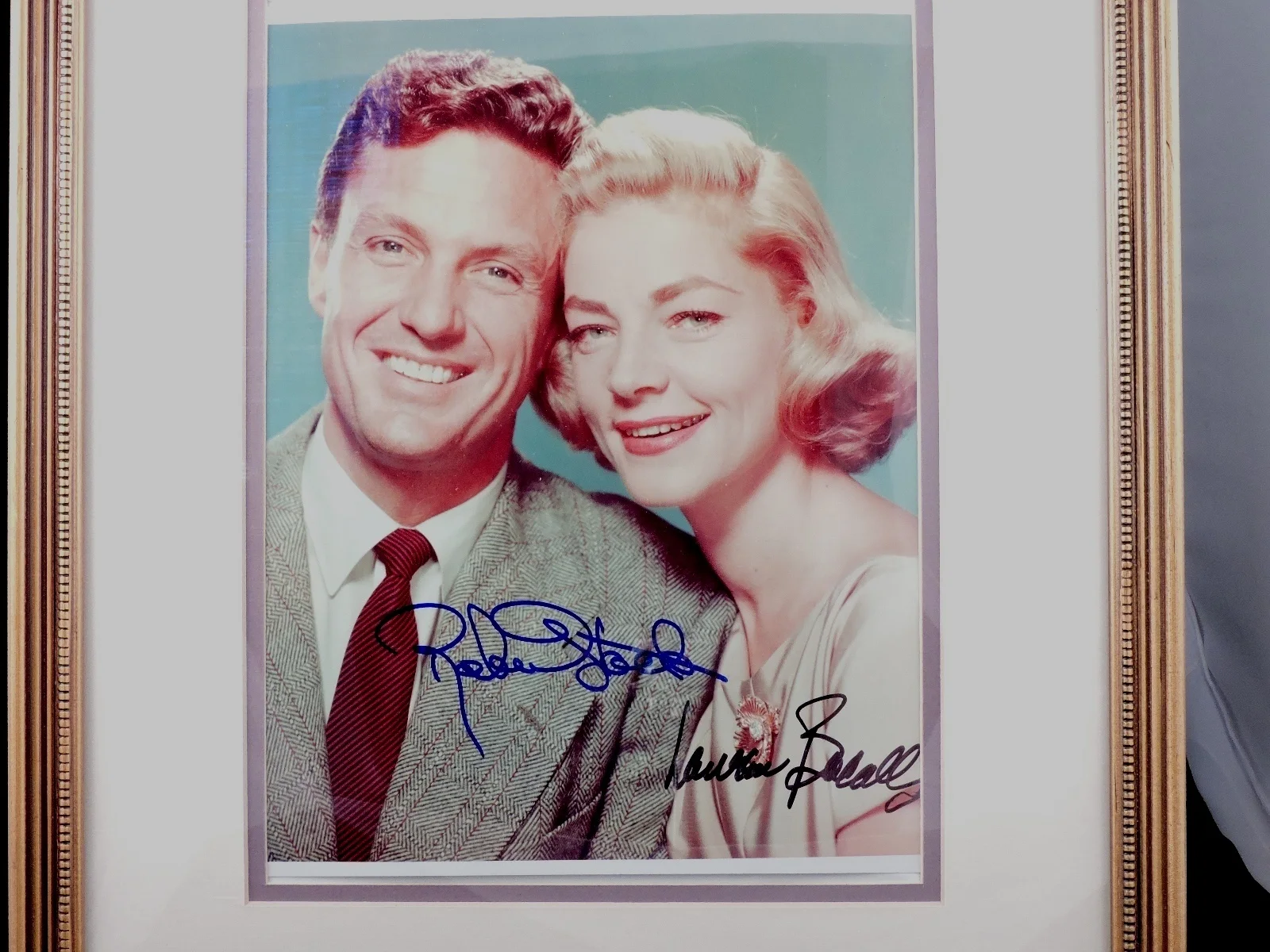 Robert Stack, Lauren Bacall — Lauren Bacall & Robert Stack The Gift of Love 8 x10 Color Photo Signed Frame COA, image 3