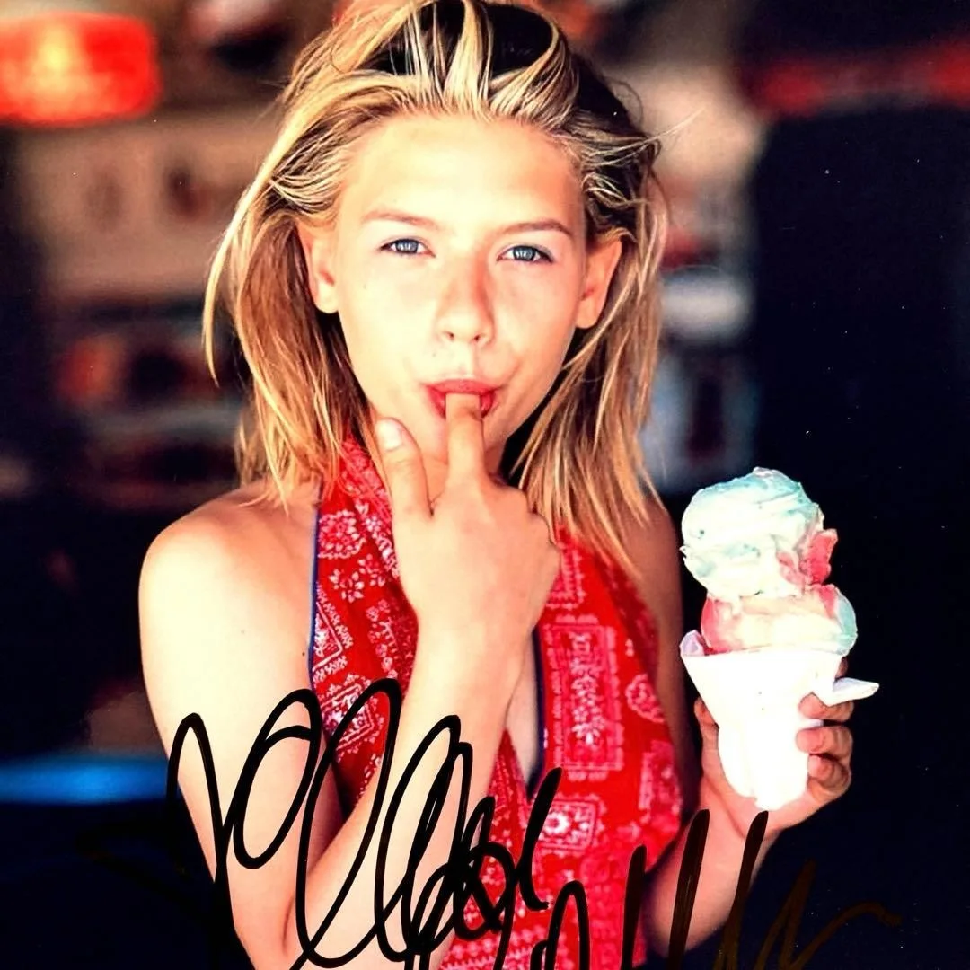 Claire Danes — Claire Danes Autographed Photo 10x8 with Certificate Actress Memorabilia, изображение 2