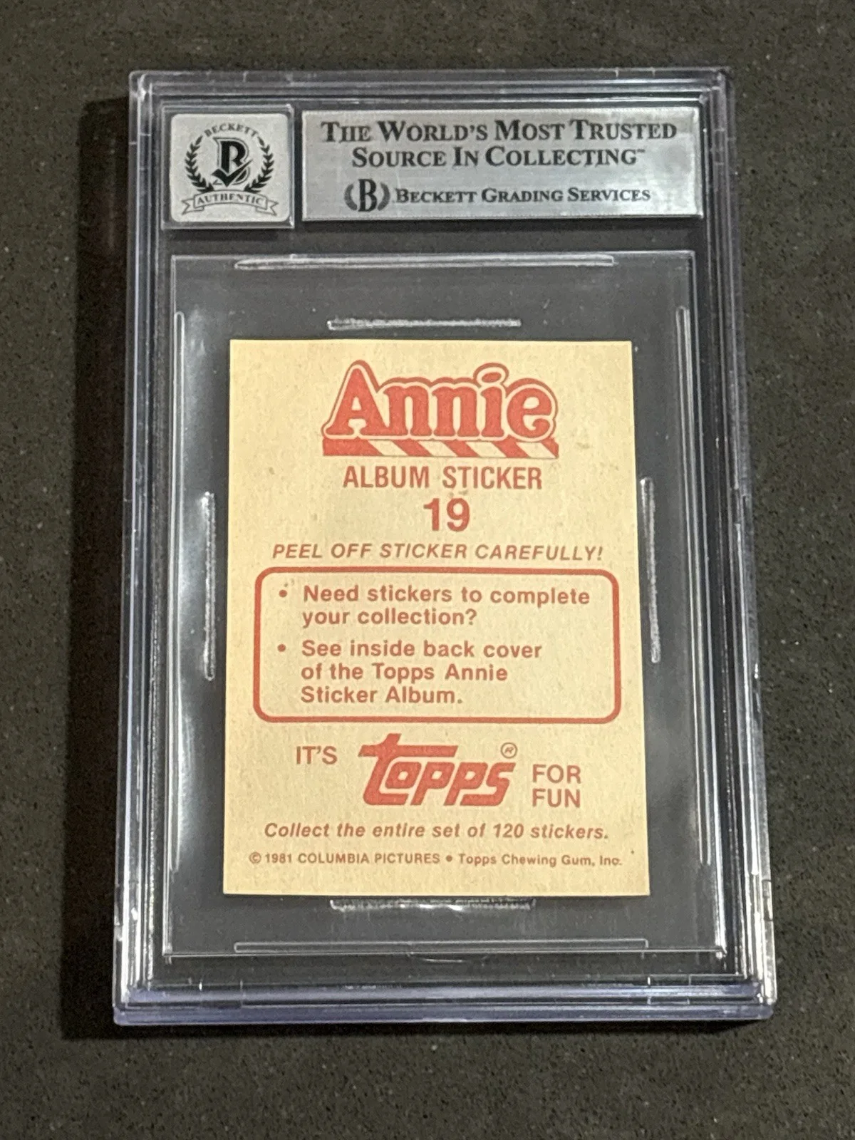 CAROL BURNETT 1985 TOPPS “ANNIE” SIGNED AUTOGRAPHED STICKER BAS AUTHENTIC GEM MT, image 2