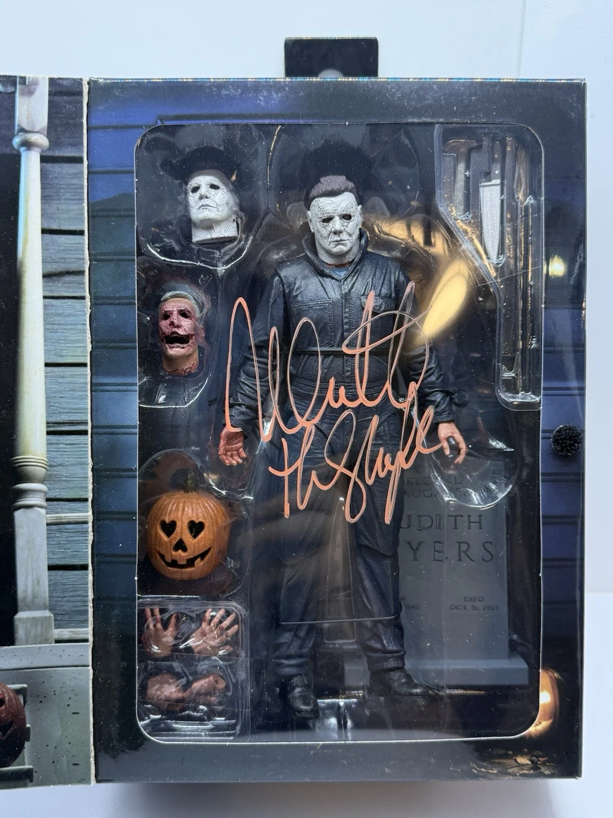 nick castle — Nick Castle HALLOWEEN Signed & Insc Michael Myers Neca Figure Beckett COA, изображение 2