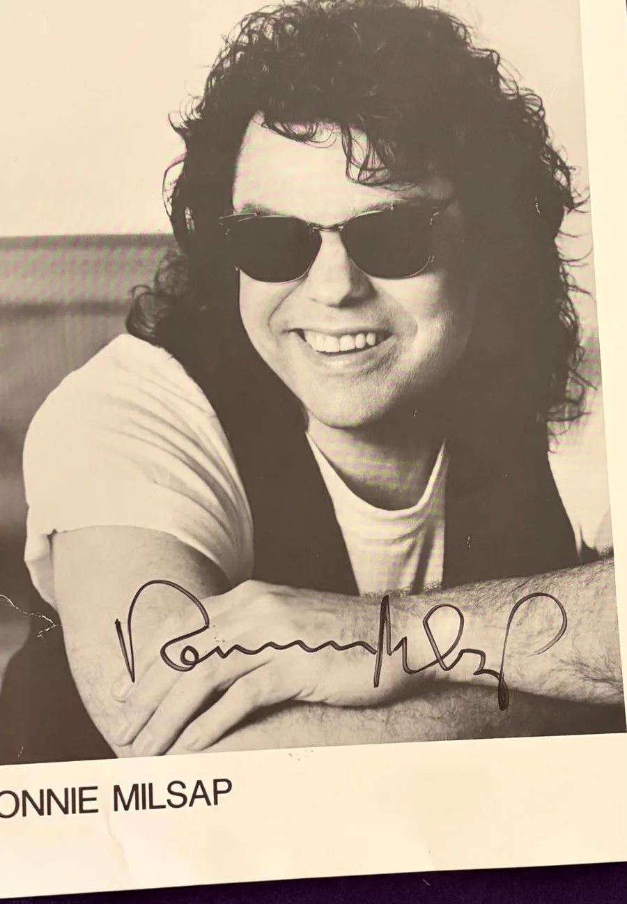 RONNIE MILSAP Hand Signed Autograph Promo Photo Billy Bob’s Texas 2012 Stranger, изображение 2