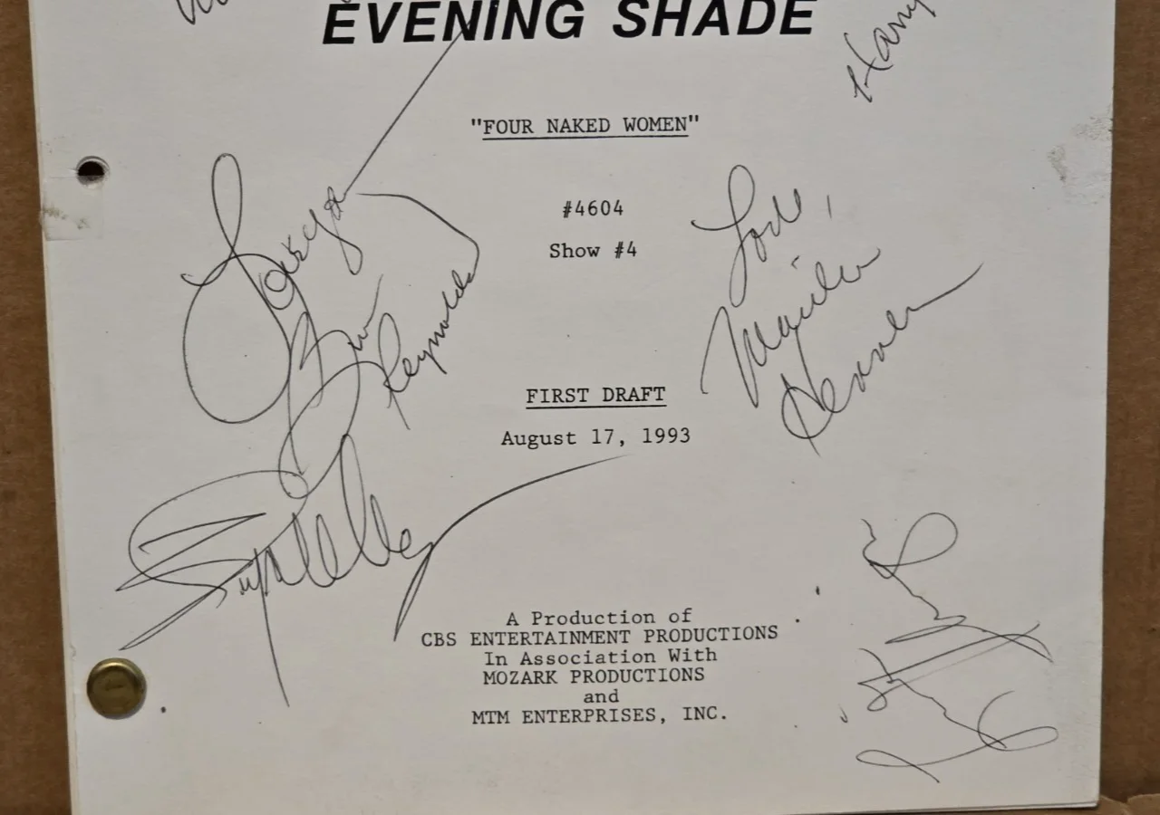 Burt Reynolds, Marilu Henner, Ossie Davis, Elizabeth Ashley — Evening Shade Cast Signed TV Script, Burt Reynolds, Marilu Henner, Ossie Davis, image 3