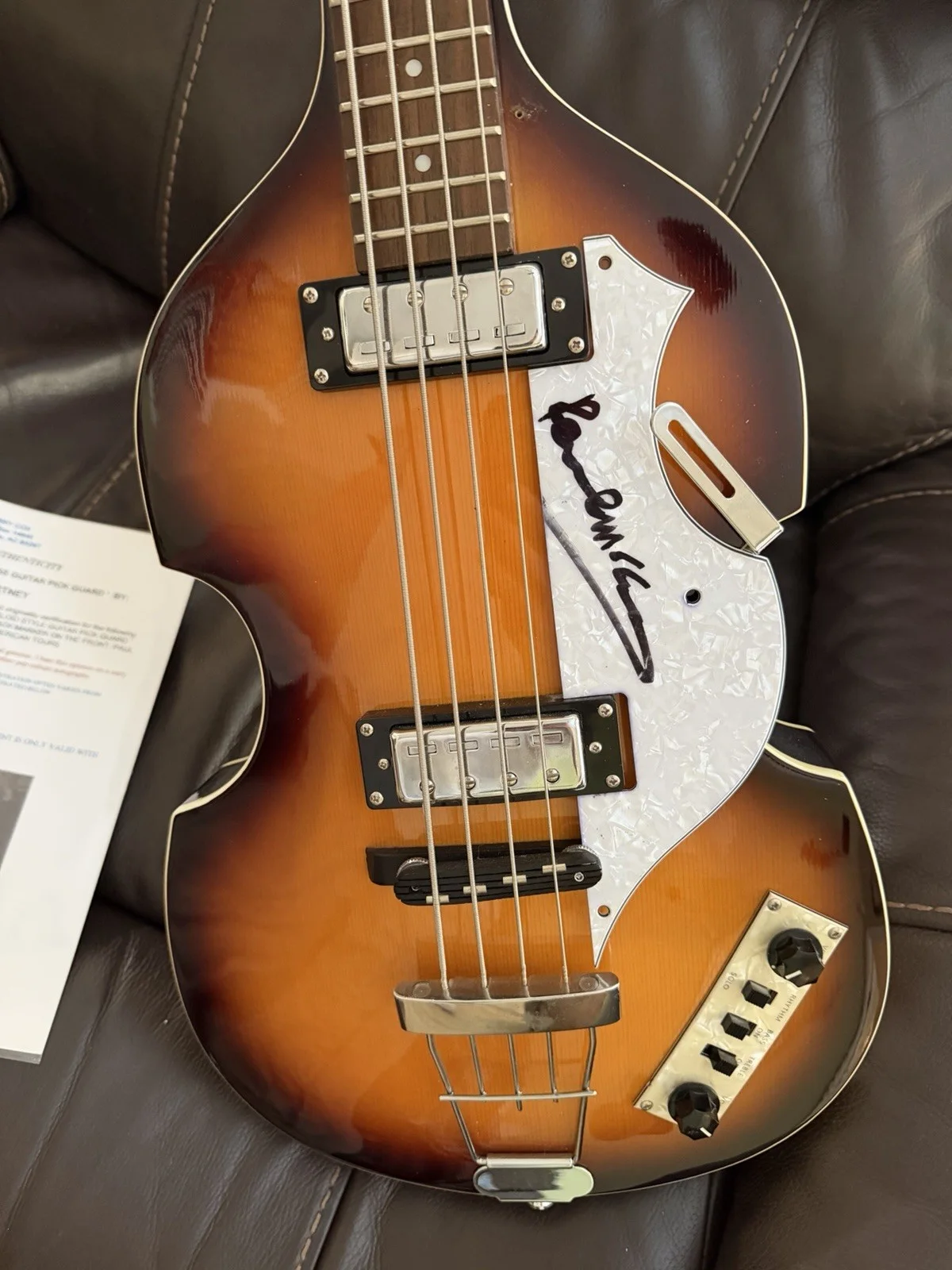 Paul McCartney Autographed Hofner Bass Guitar With COA, изображение 2