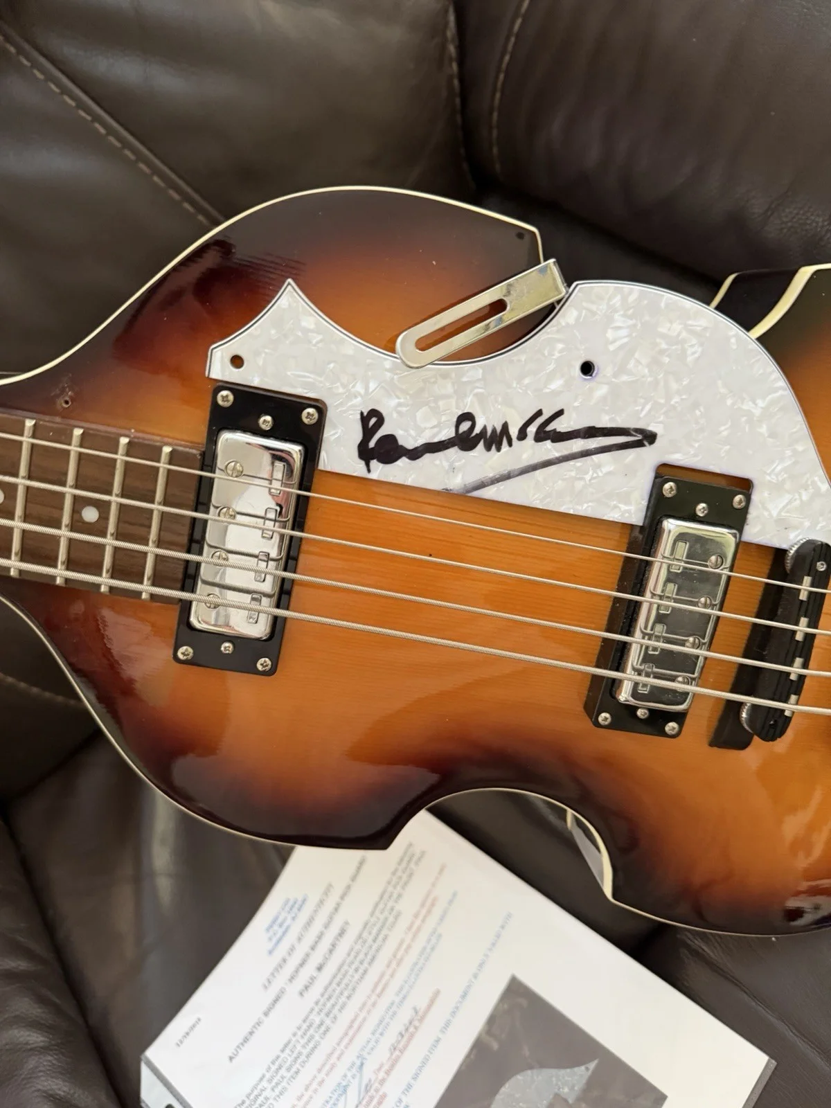 Paul McCartney Autographed Hofner Bass Guitar With COA, изображение 4